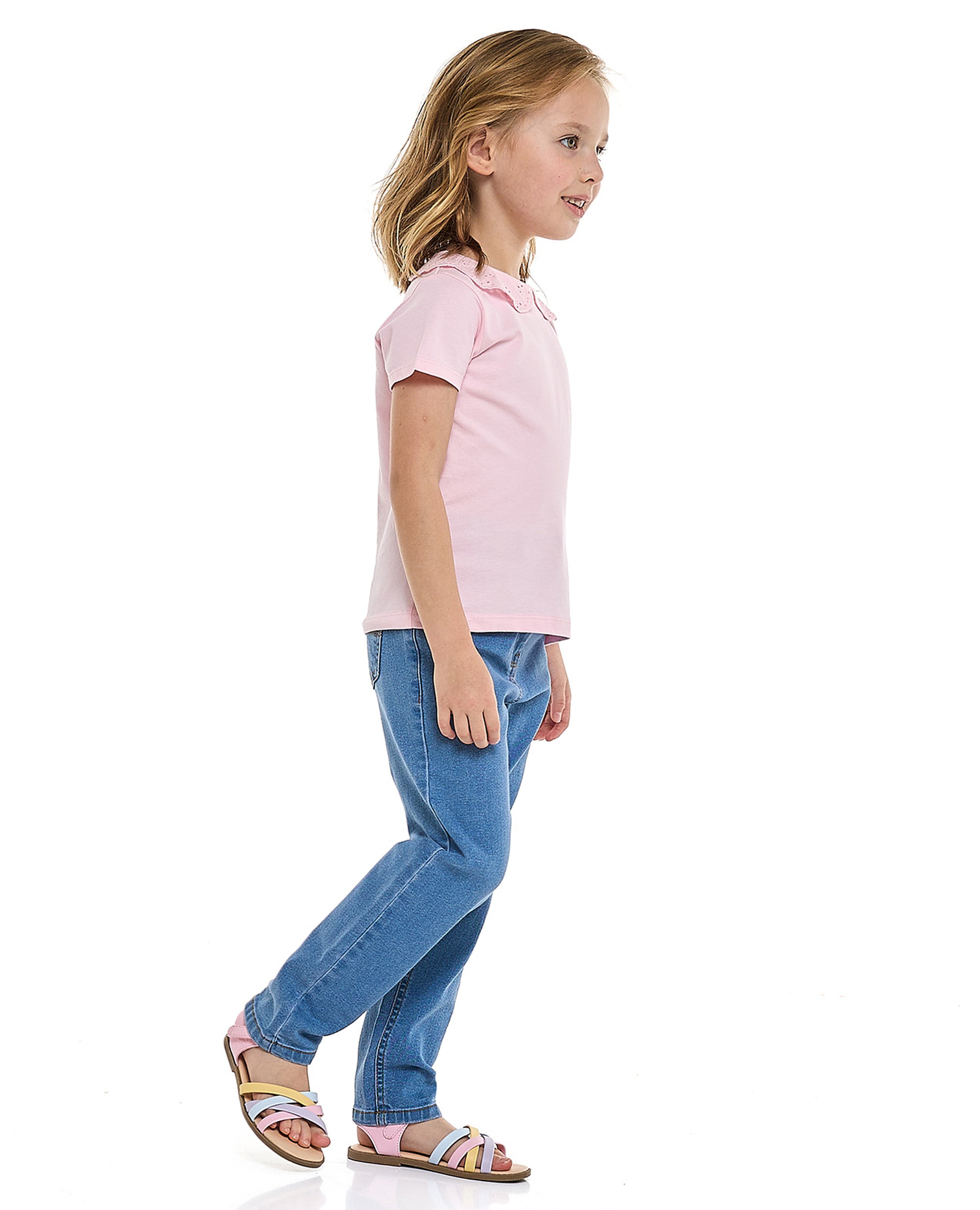 بنطال جينز بقصة ضيقة بزر