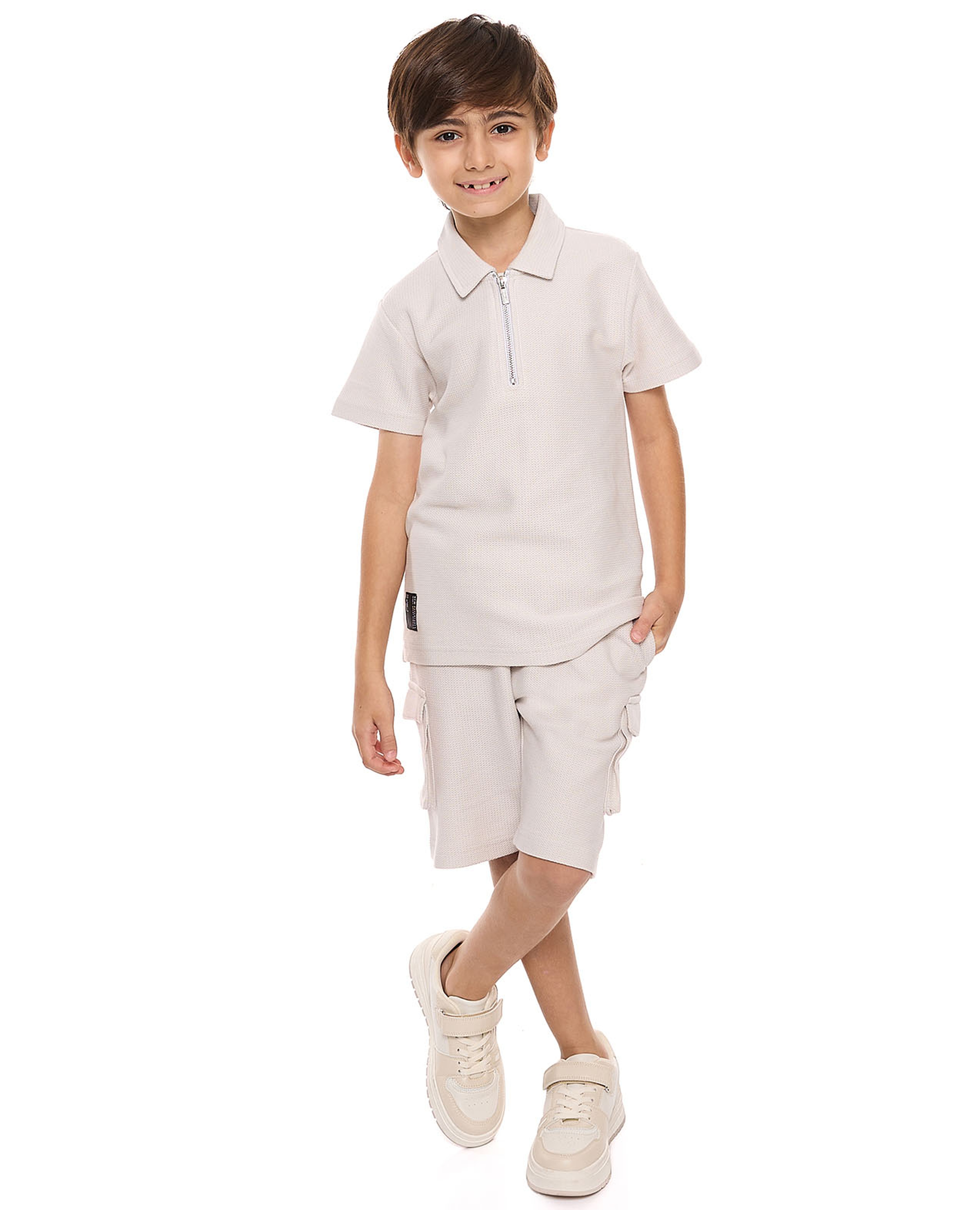 طقم تيشيرت بولو بنقشة بارز مع شورت كارغو