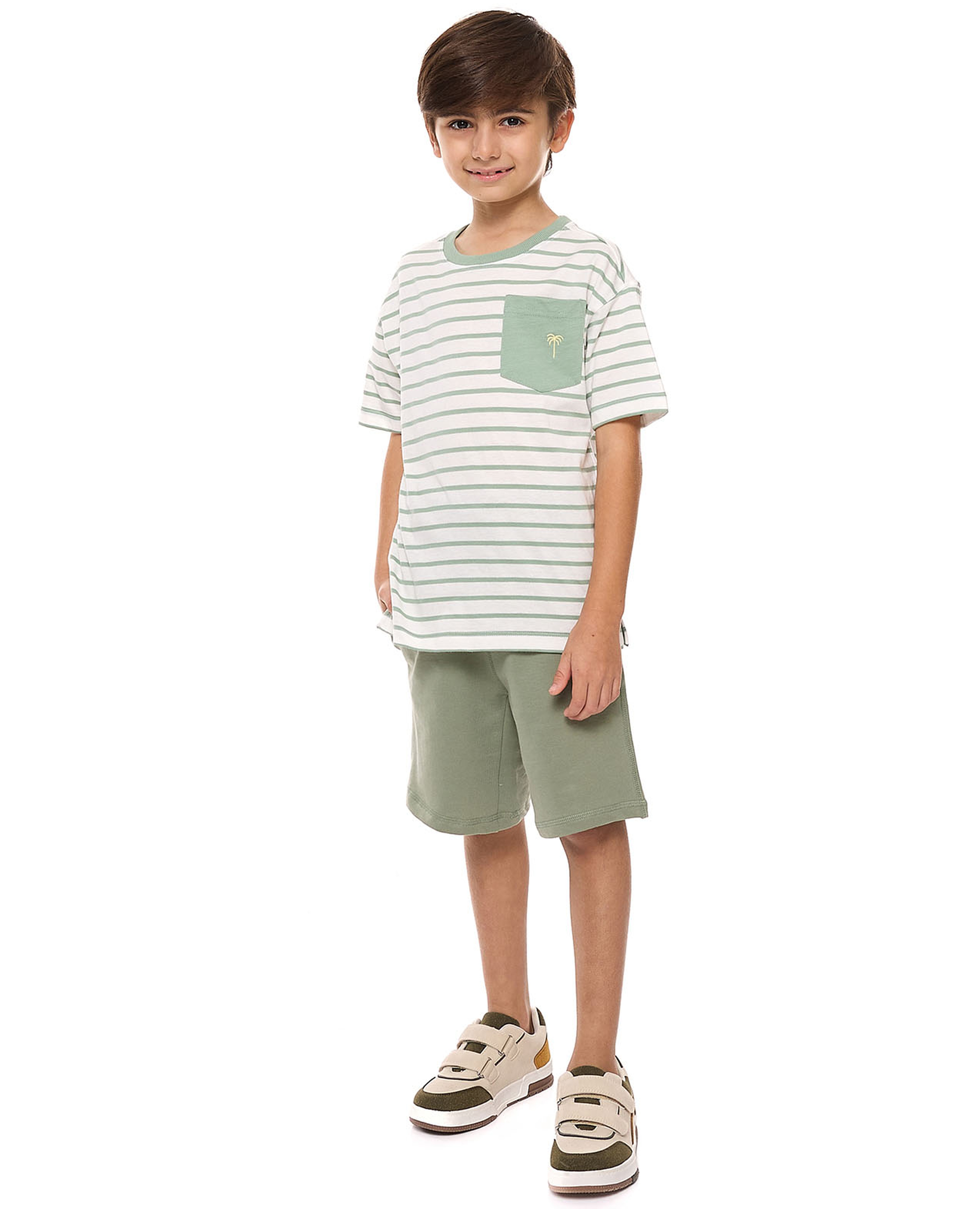 تيشيرت مخطط بياقة مستديرة وأكمام قصيرة