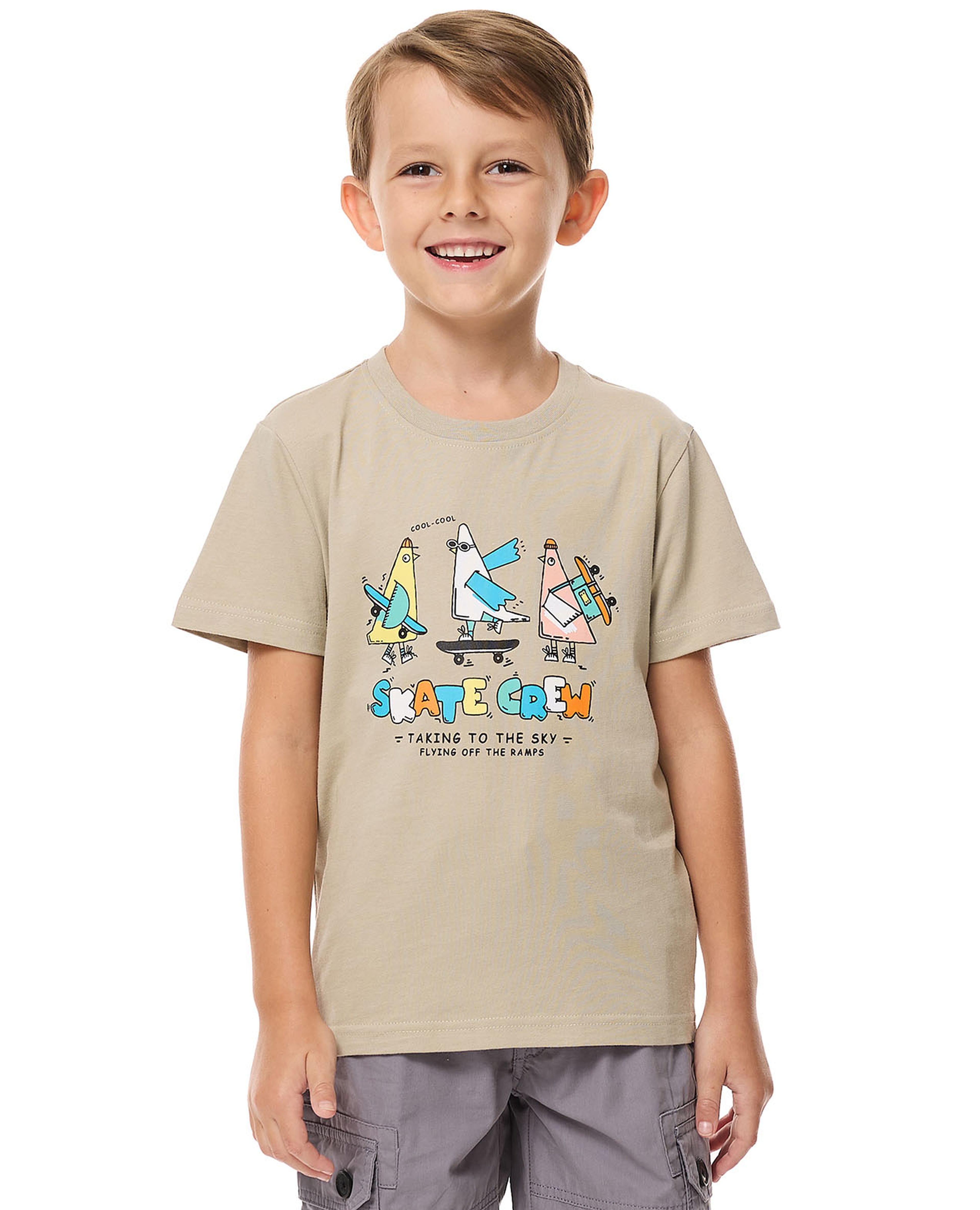 تيشيرت بطبعة بياقة مستديرة وأكمام قصيرة