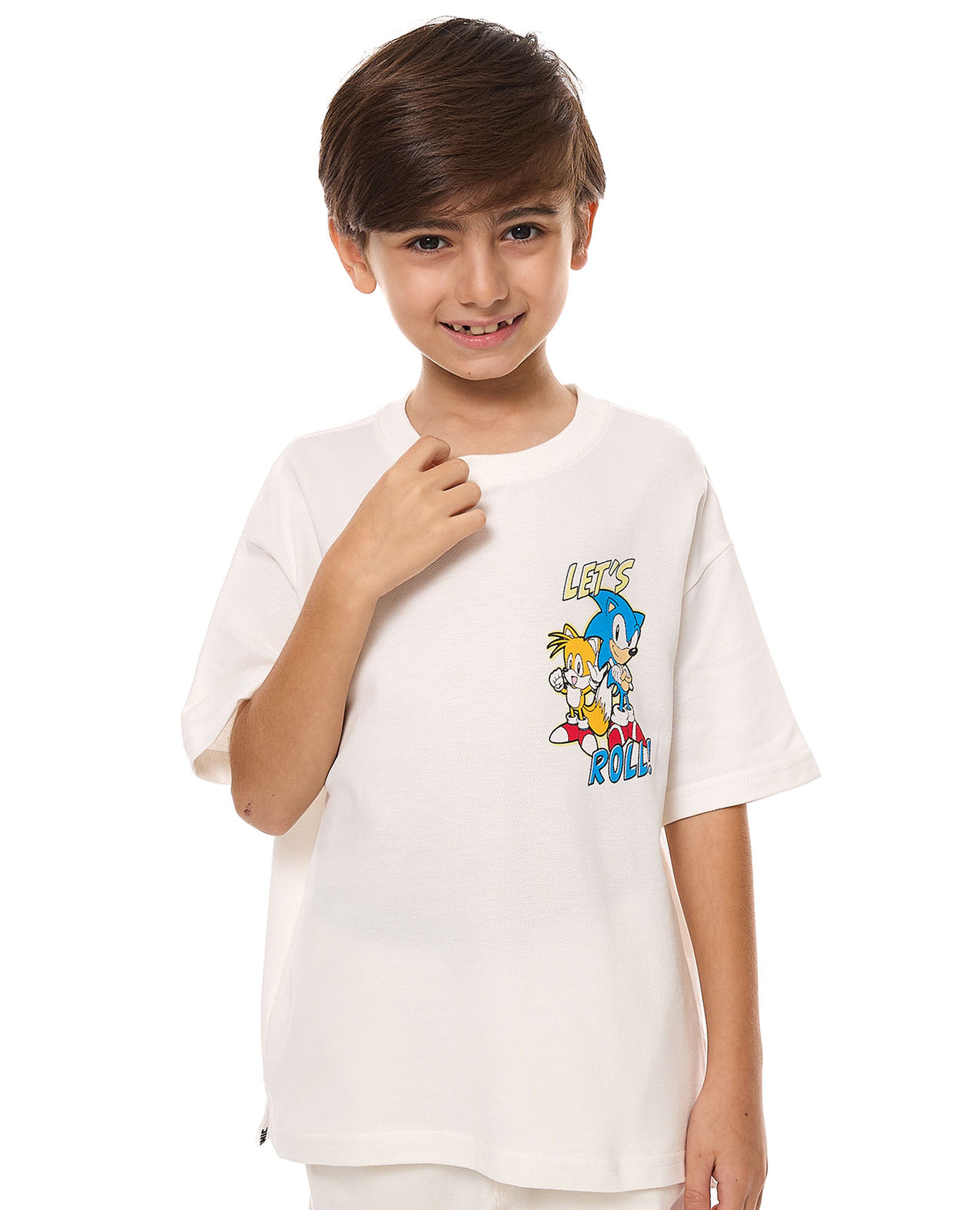 تيشيرت بطبعة وياقة مستديرة وأكمام قصيرة