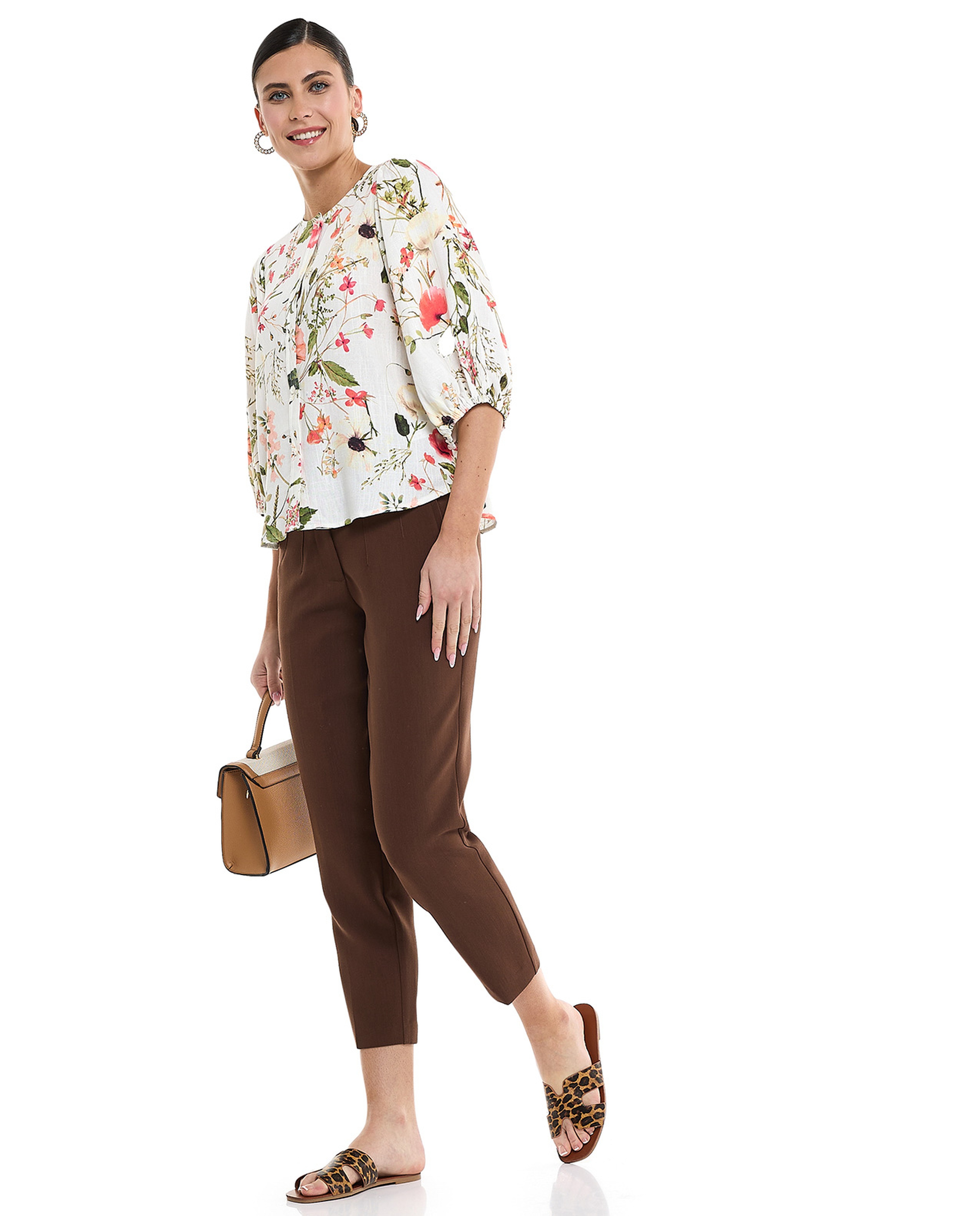 Solid Slim Fit Cropped Trousers with Button Closure