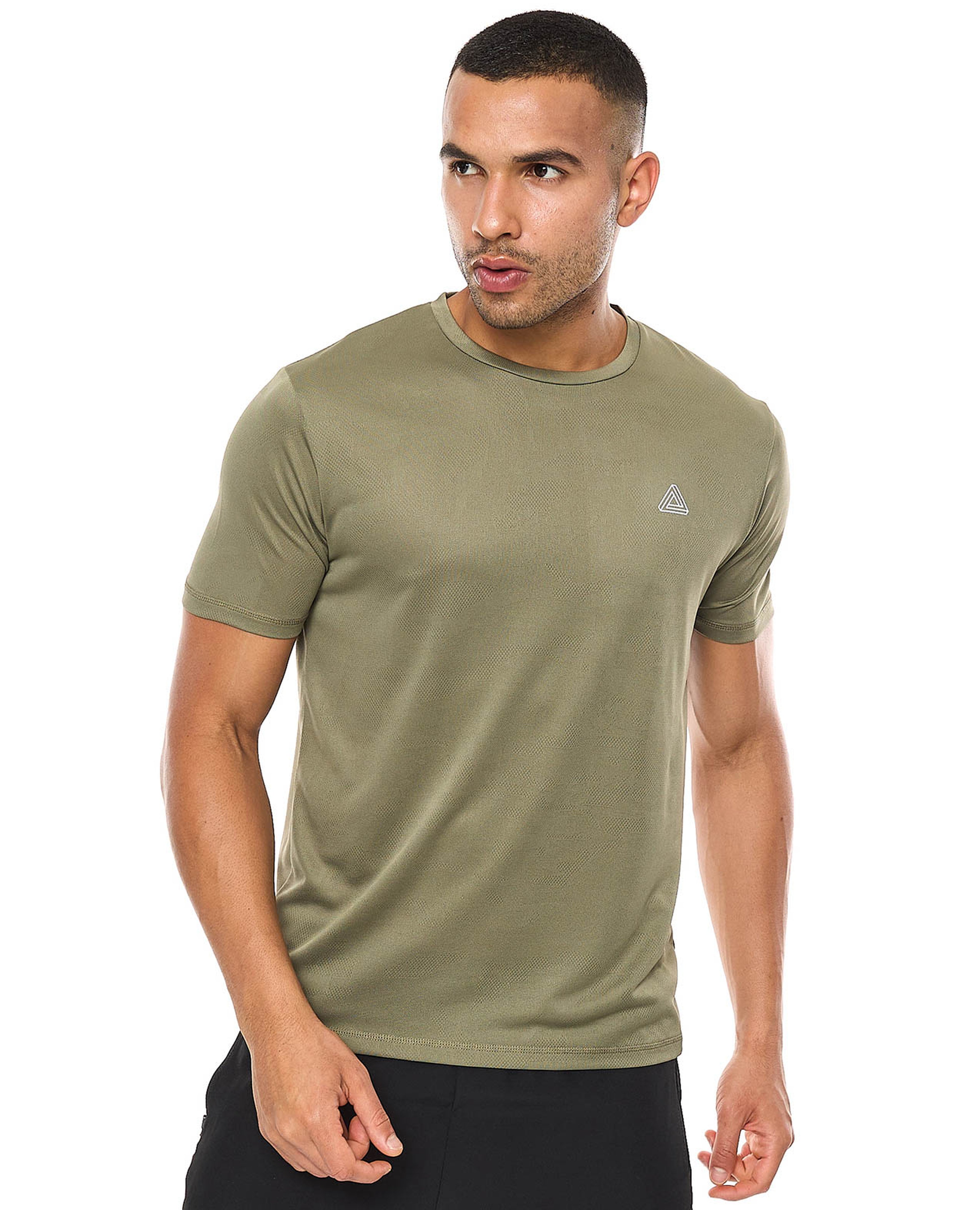 تيشيرت رياضي برقبة مستديرة وأكمام قصيرة