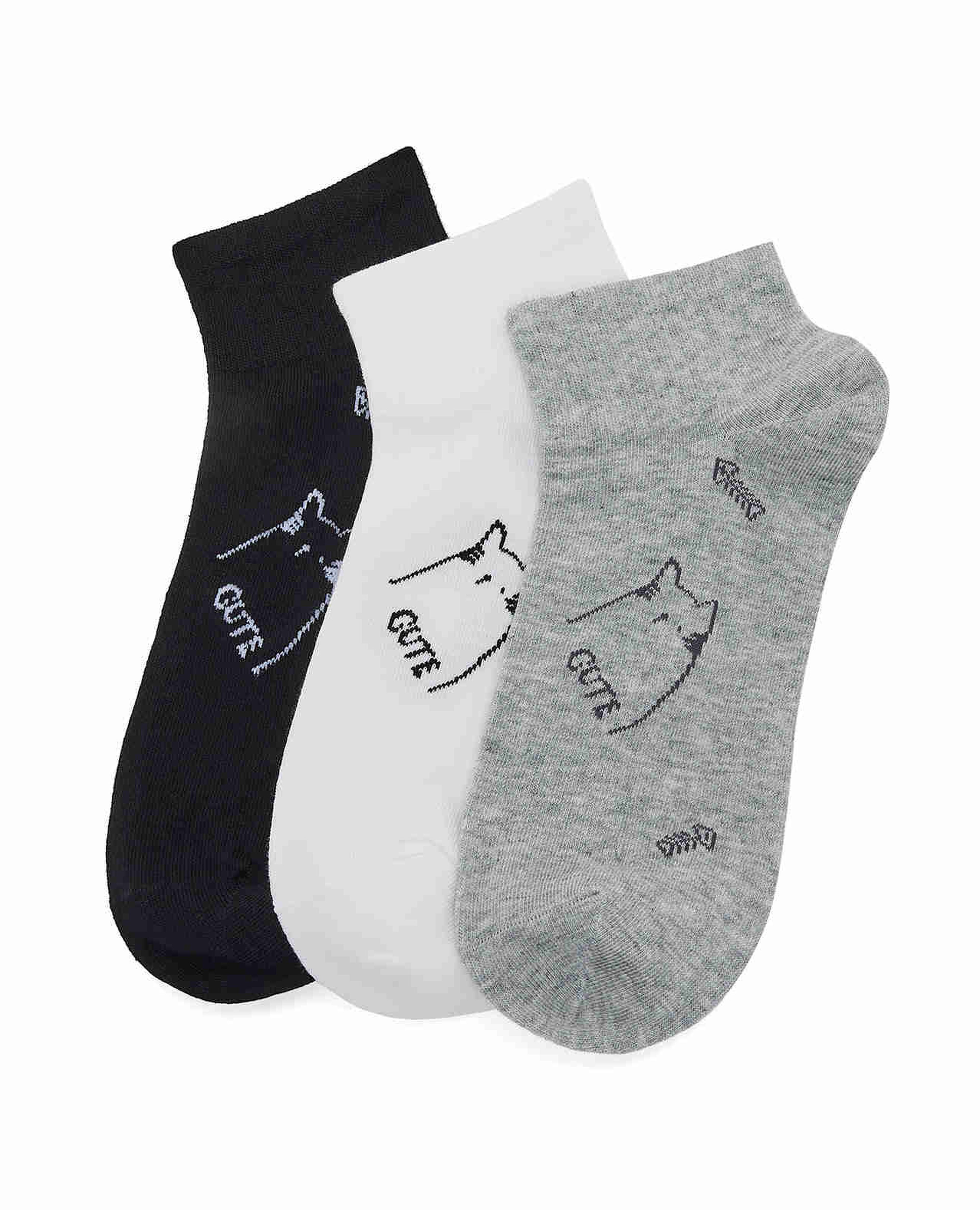 طقم ٣ جوارب بطول الكاحل وطبعة