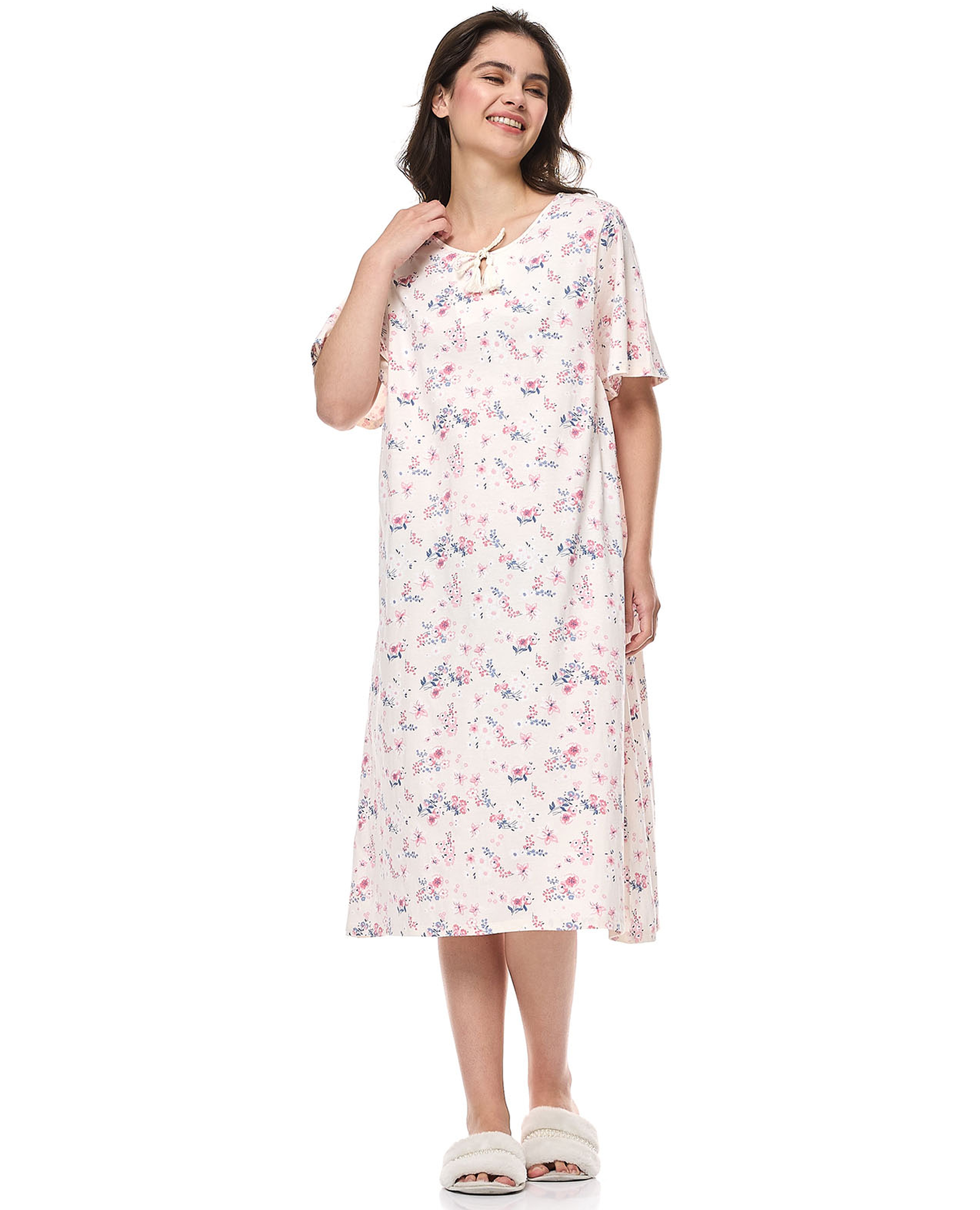 قميص نوم بطبعة الورود بربطة عنق وأكمام قصيرة