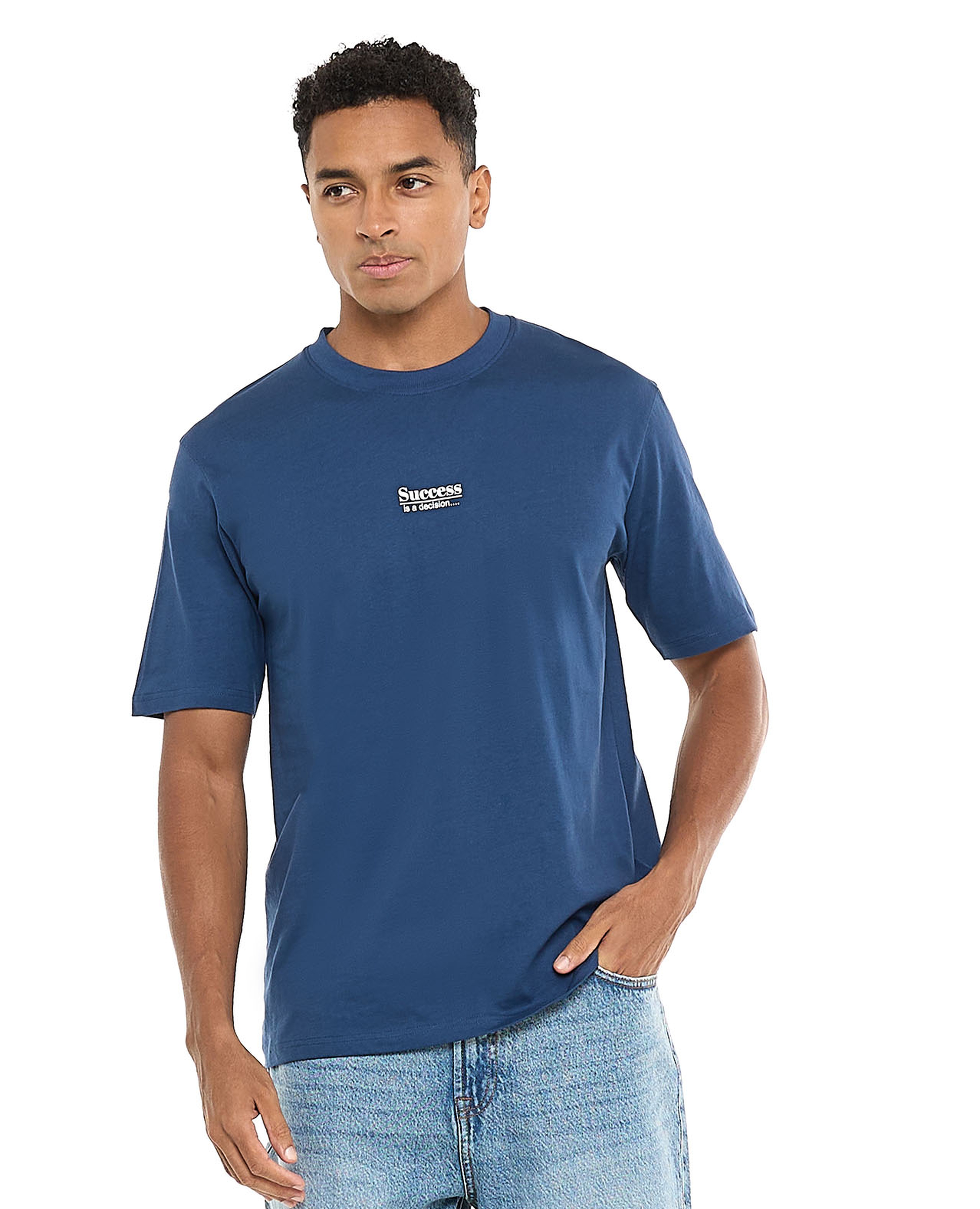 تيشيرت بياقة مستديرة وأكمام قصيرة وطبعة