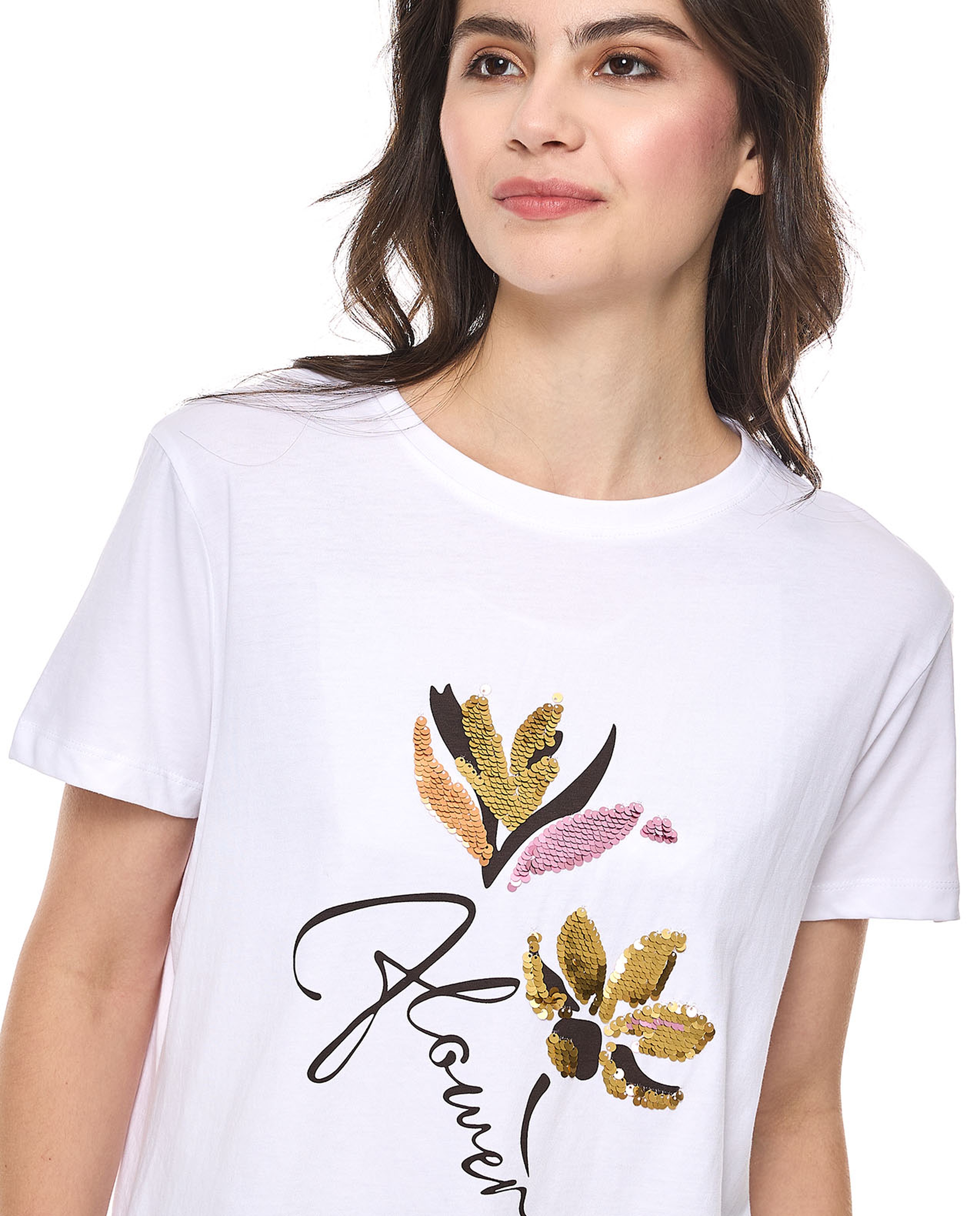 تيشيرت مزين بترتر بأكمام قصيرة وبرقبة مستديرة