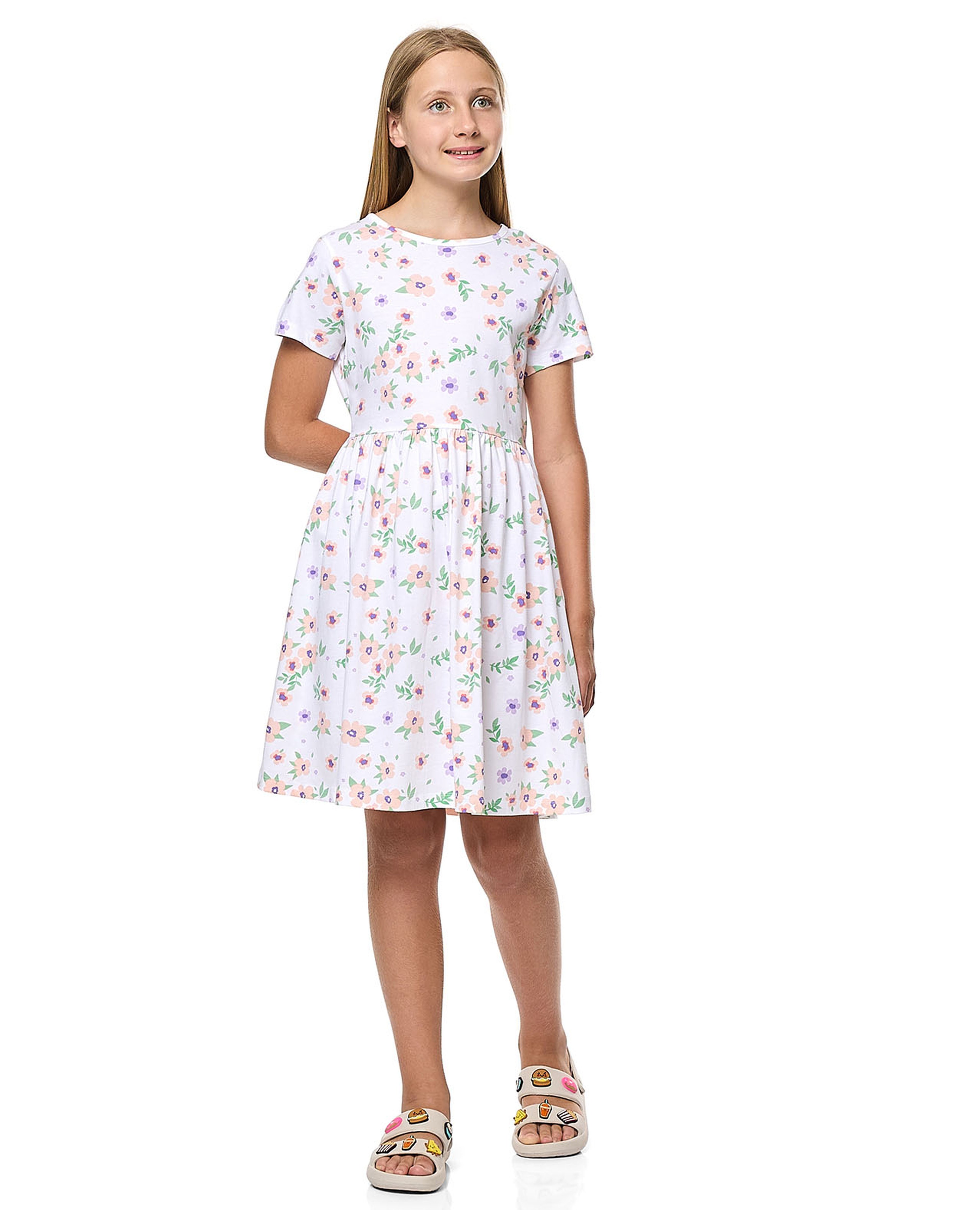 فستان بطبعة زهور بقصة واسعة وأكمام قصيرة