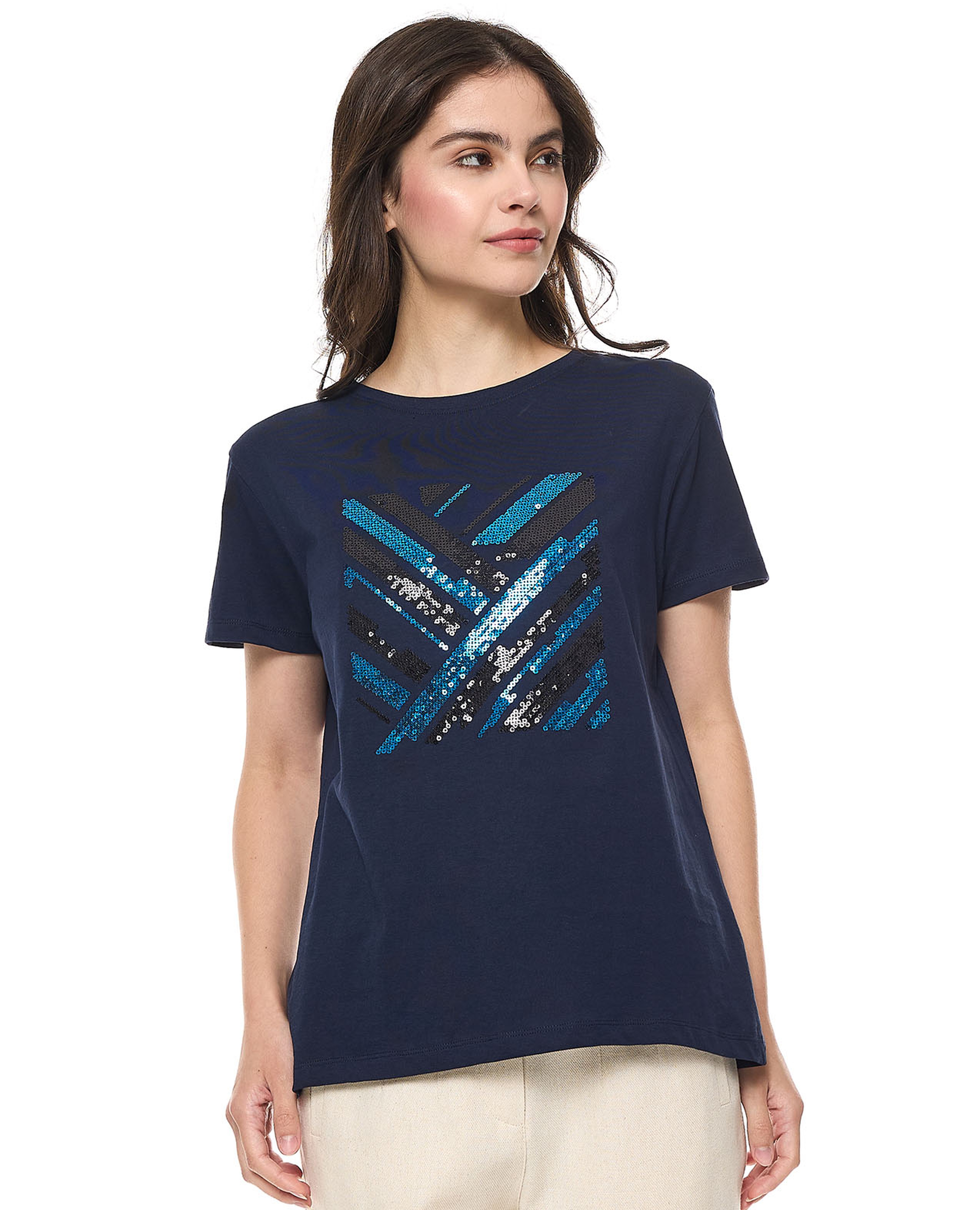 تيشيرت مزين بترتر بأكمام قصيرة وبرقبة مستديرة