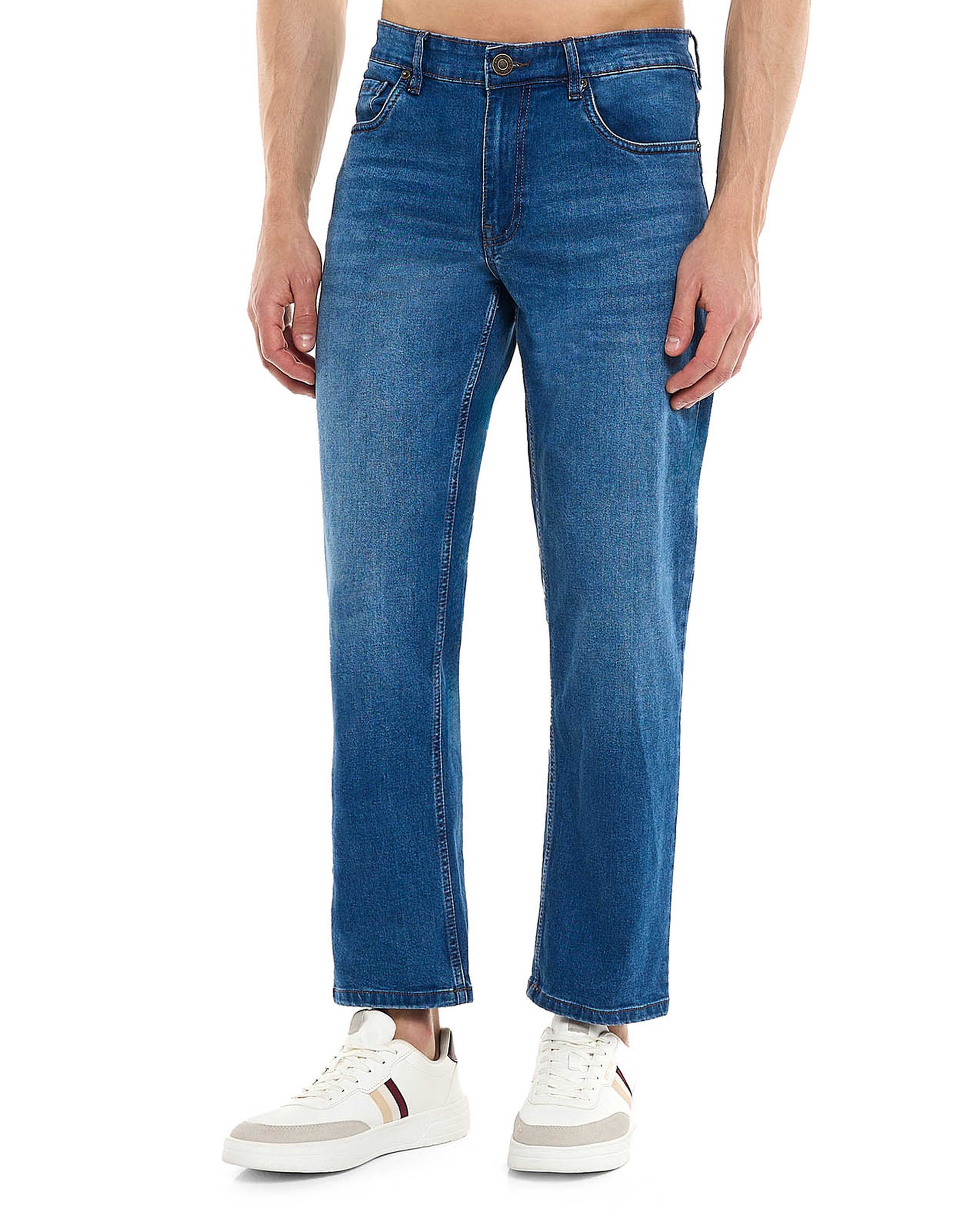 بنطال جينز بقصة مستقيمة بزر