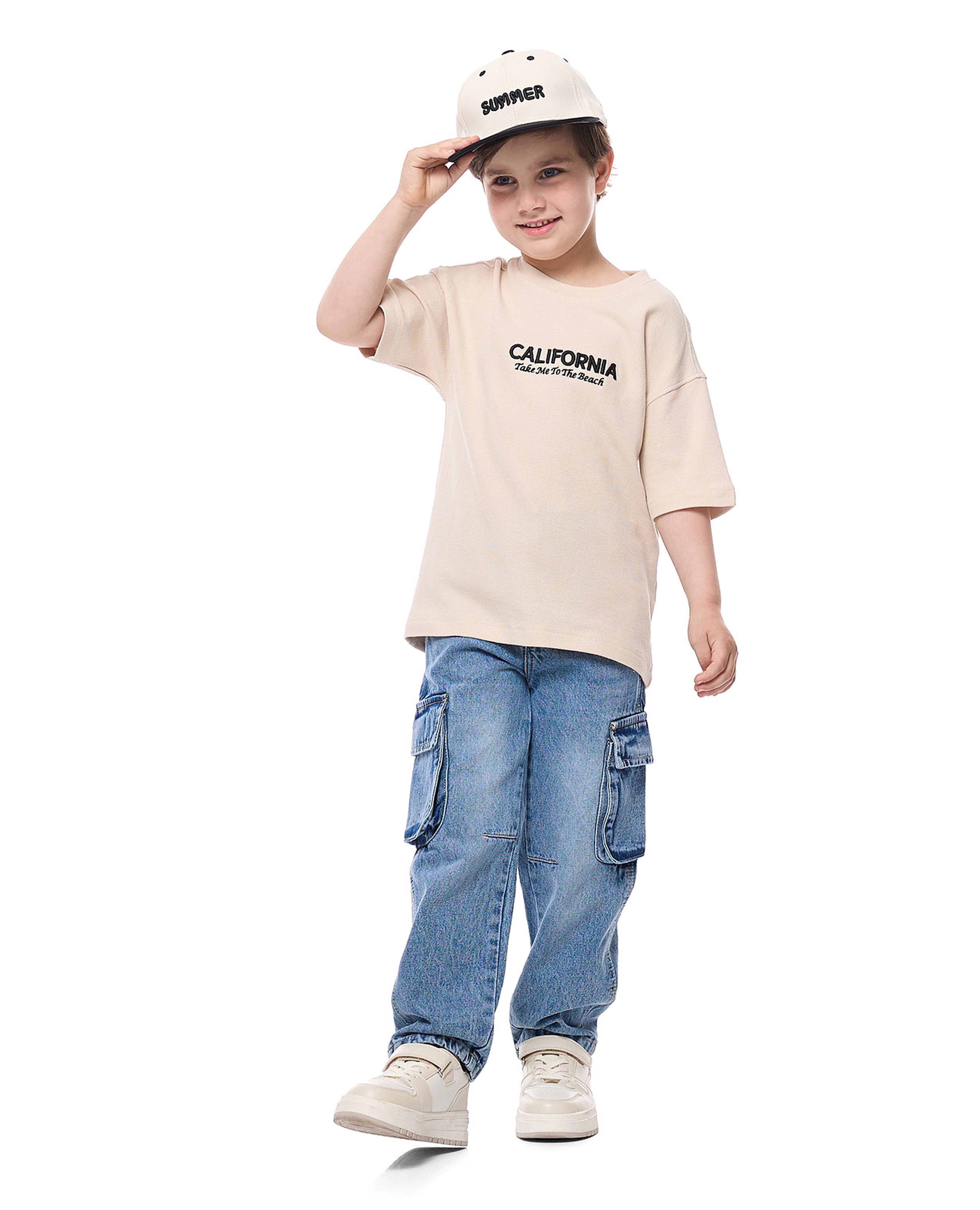 تيشيرت برقبة مستديرة وأكمام قصيرة بطبعة