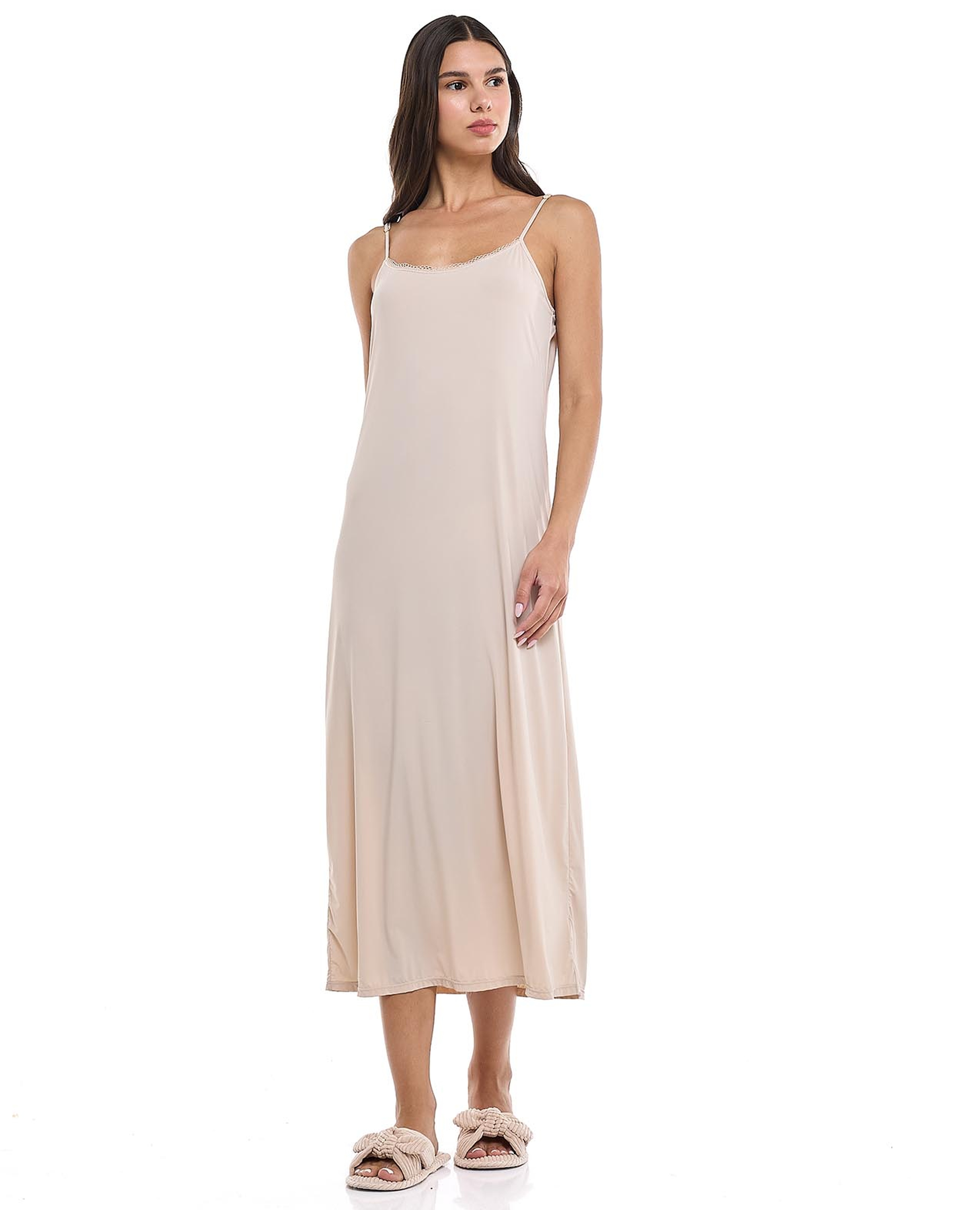 قميص نوم مزين بالدانتيل بحمالات وياقة دائرية