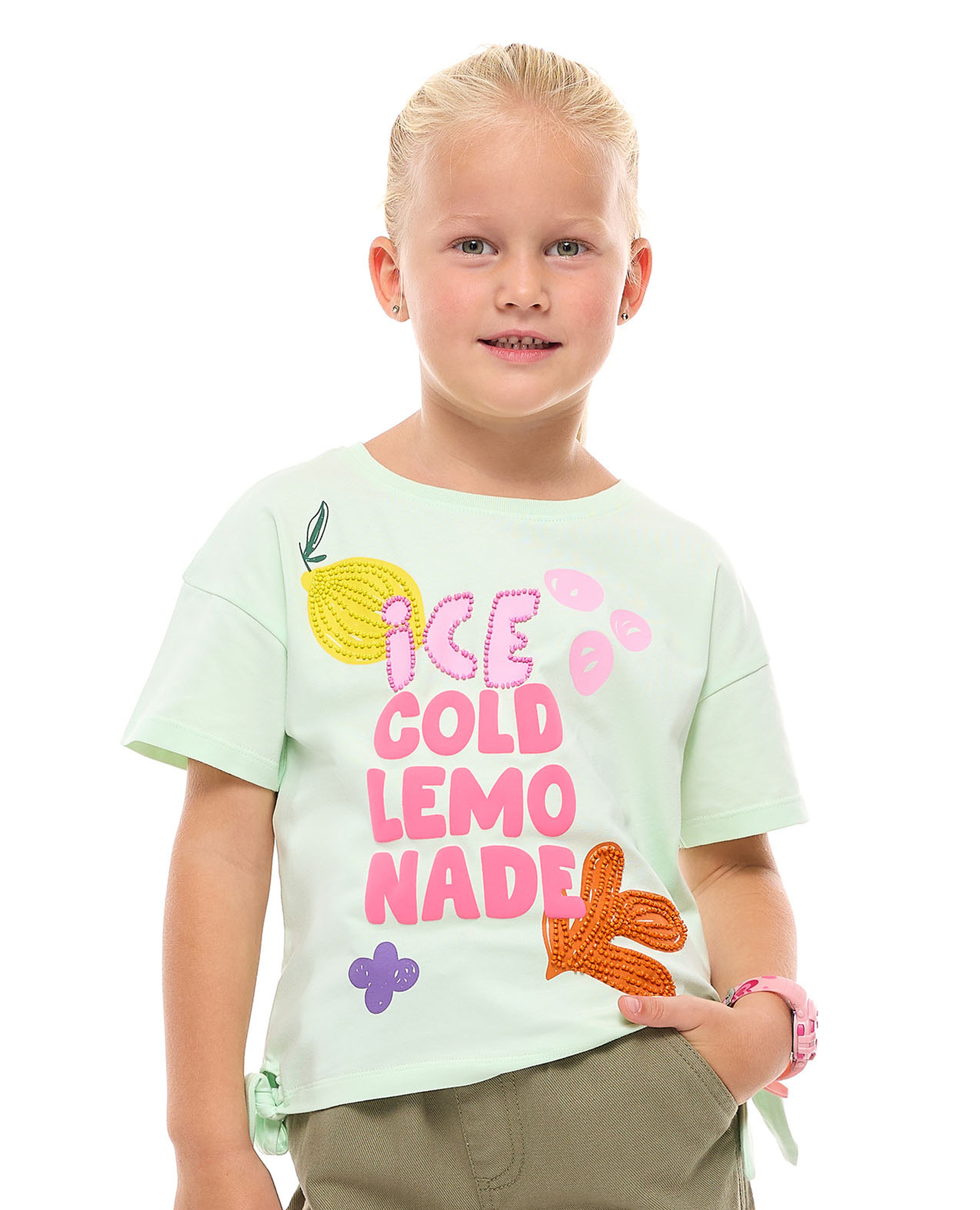 تيشيرت مزخرف بياقة مستديرة وأكمام قصيرة