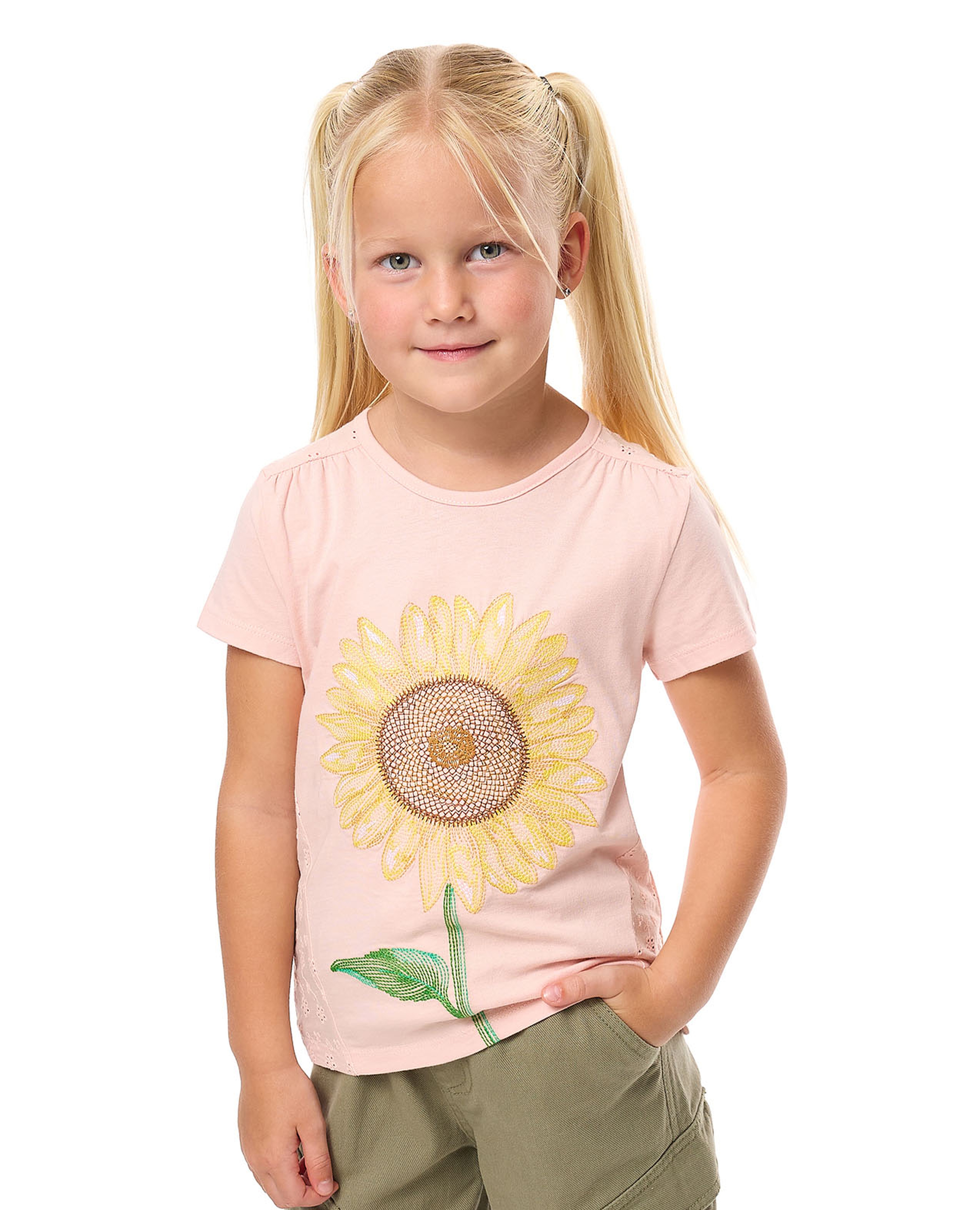 تيشيرت مطرز بياقة مستديرة وأكمام قصيرة