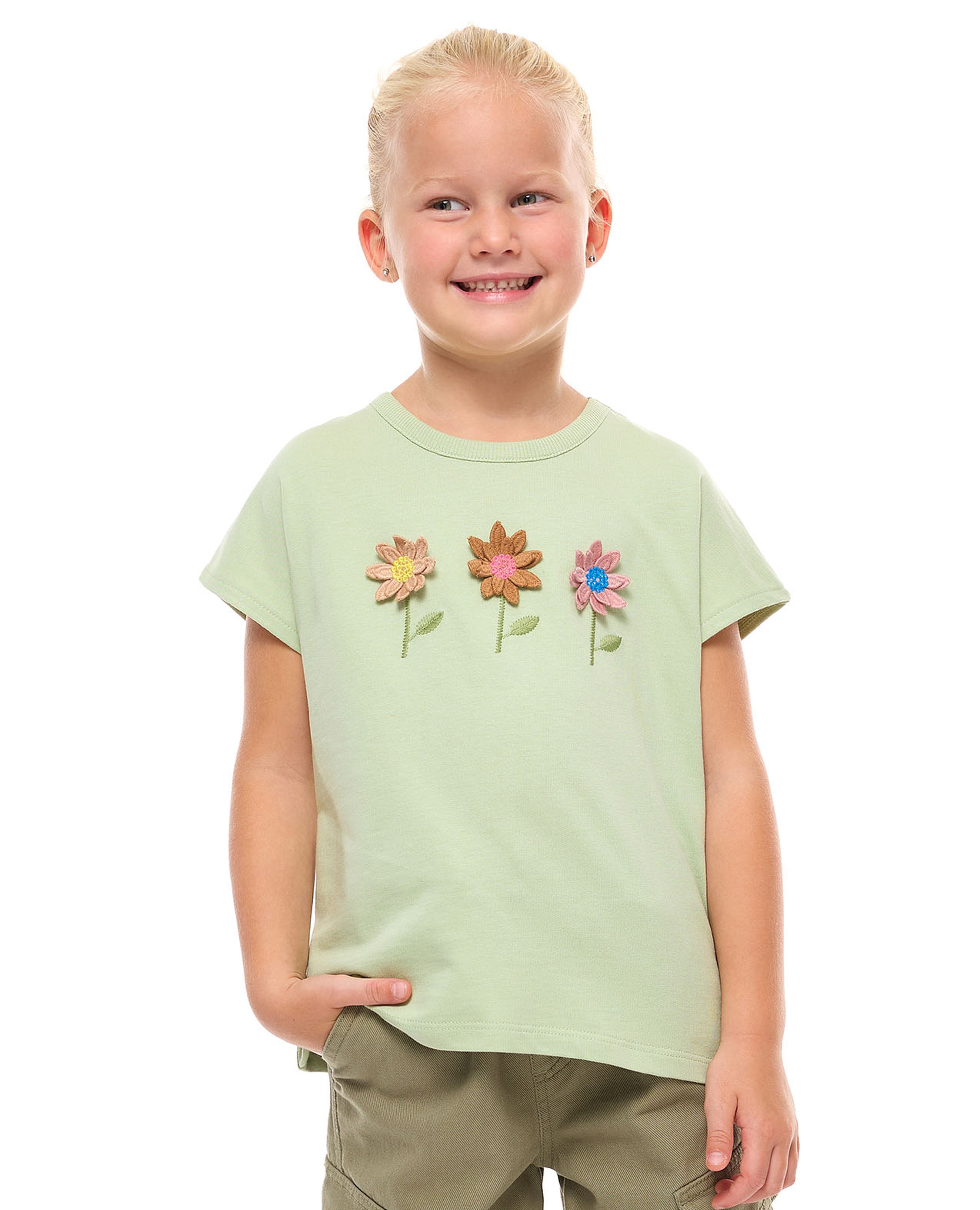 تيشيرت مزين بياقة مستديرة وأكمام قصيرة