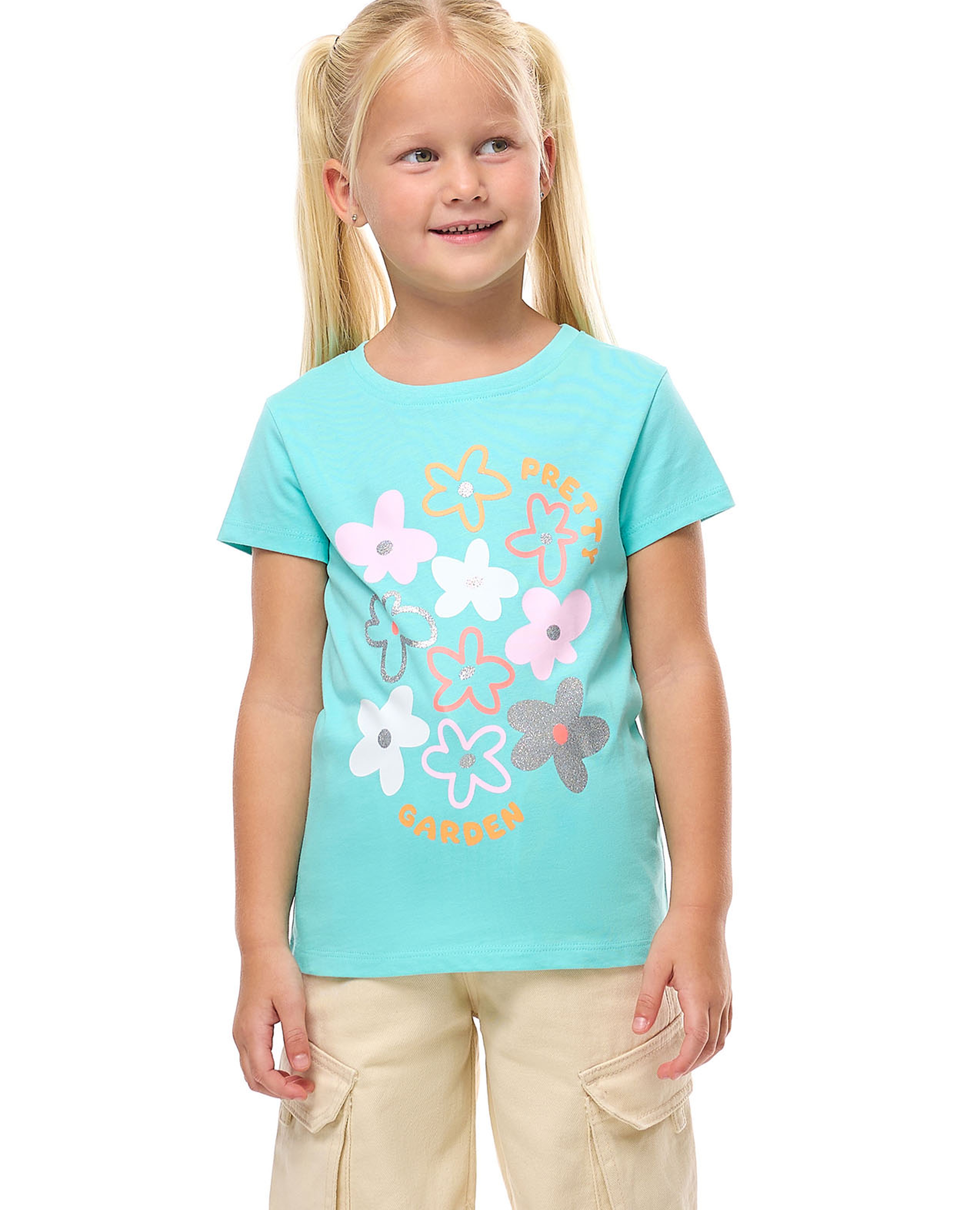 تيشيرت بطبعة وياقة مستديرة وأكمام قصيرة