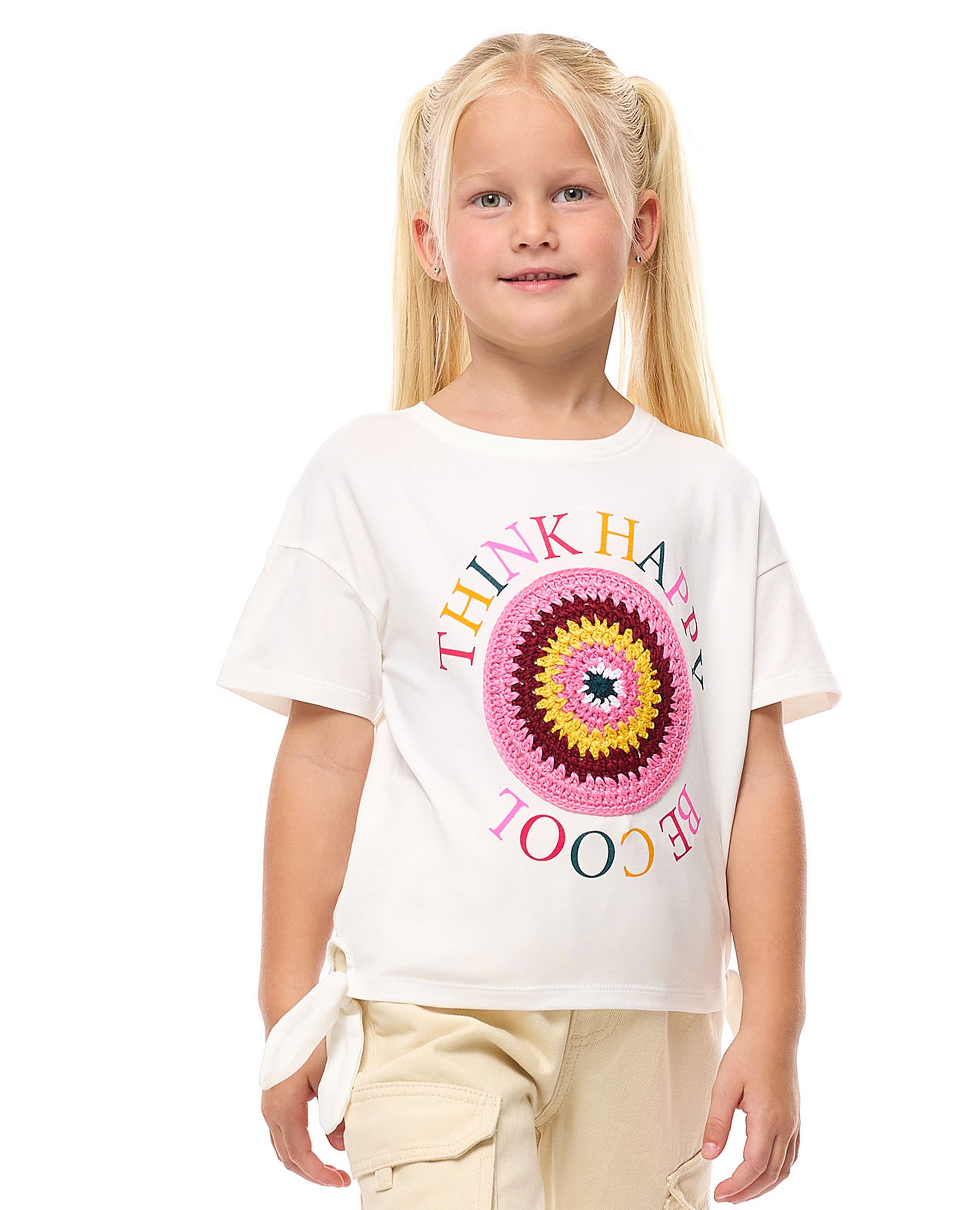 تيشيرت دانتيل بياقة مستديرة وأكمام قصيرة