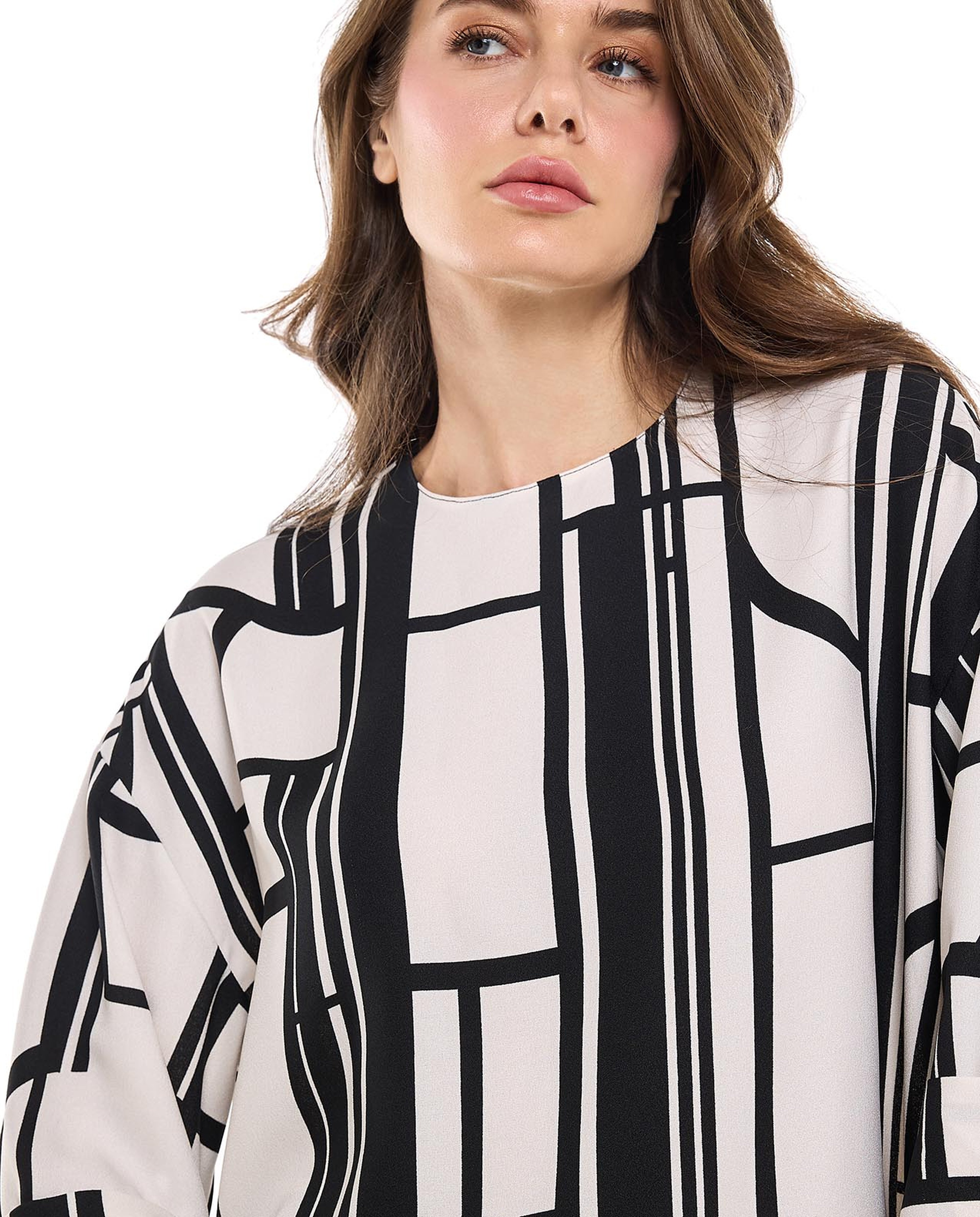 Patterned Top with Crew Neck and Long Sleeves