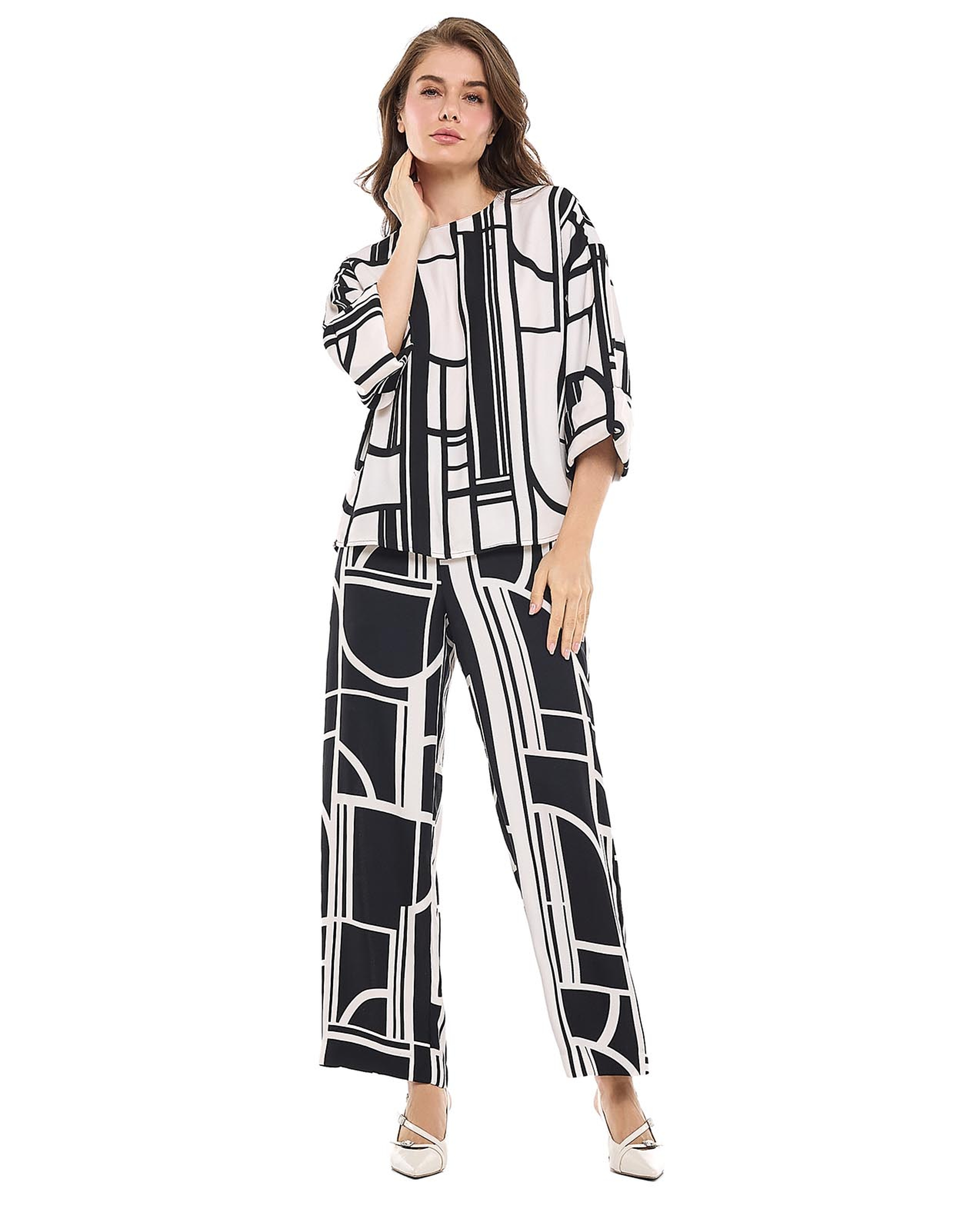 Patterned Top with Crew Neck and Long Sleeves