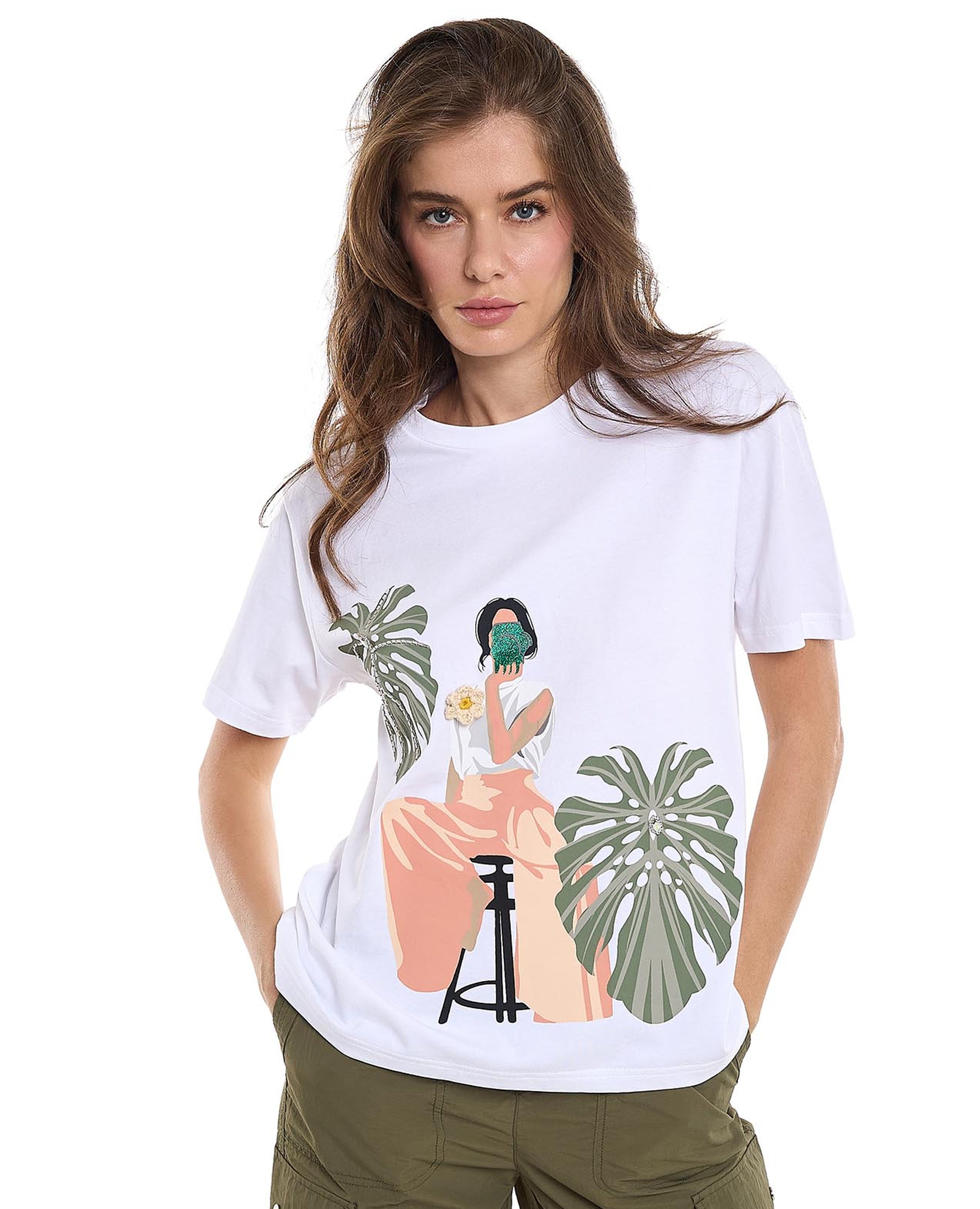 تيشيرت بطبعة وياقة مستديرة وأكمام قصيرة