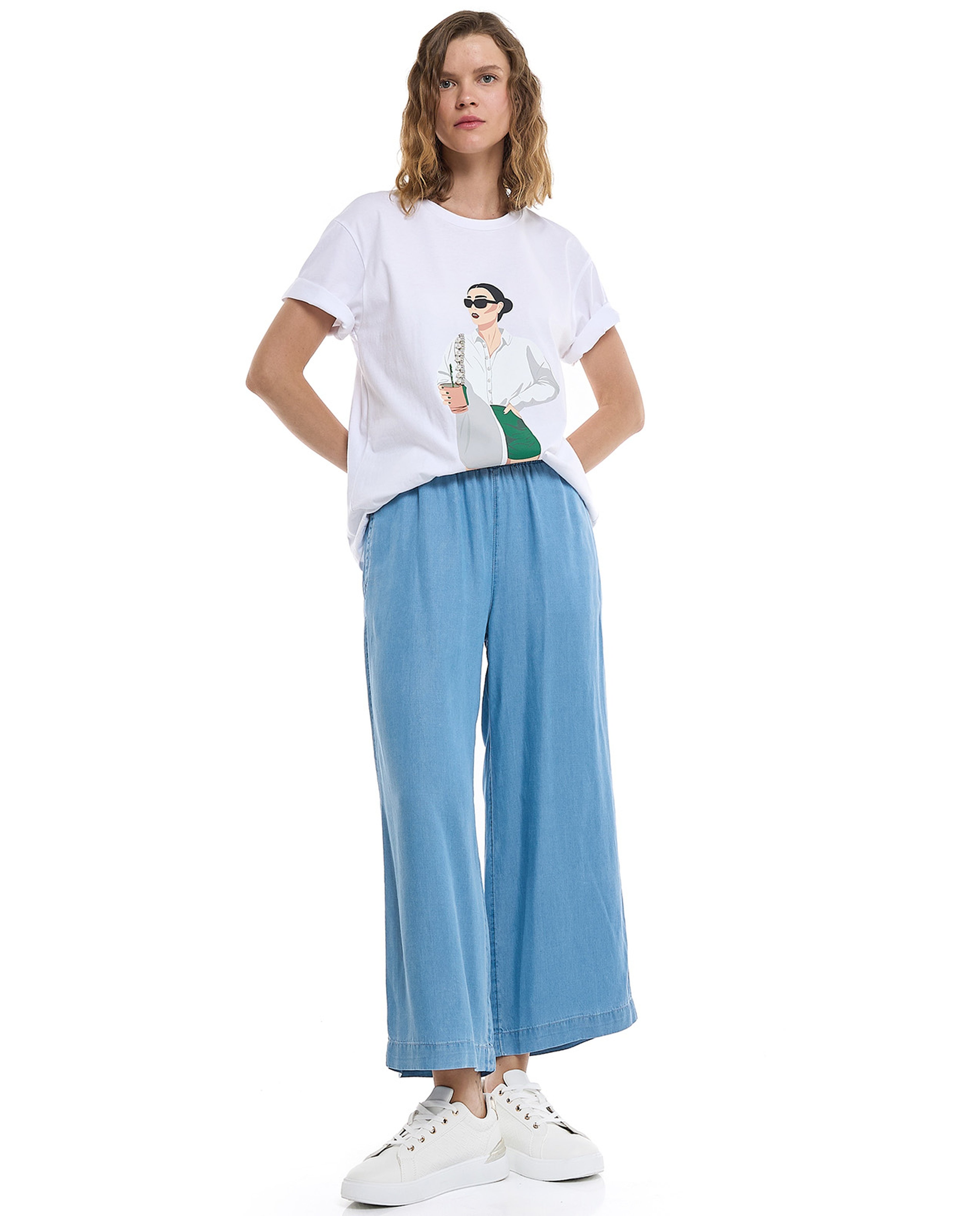 Graphic Print T-Shirt with Crew Neck and Short Sleeves