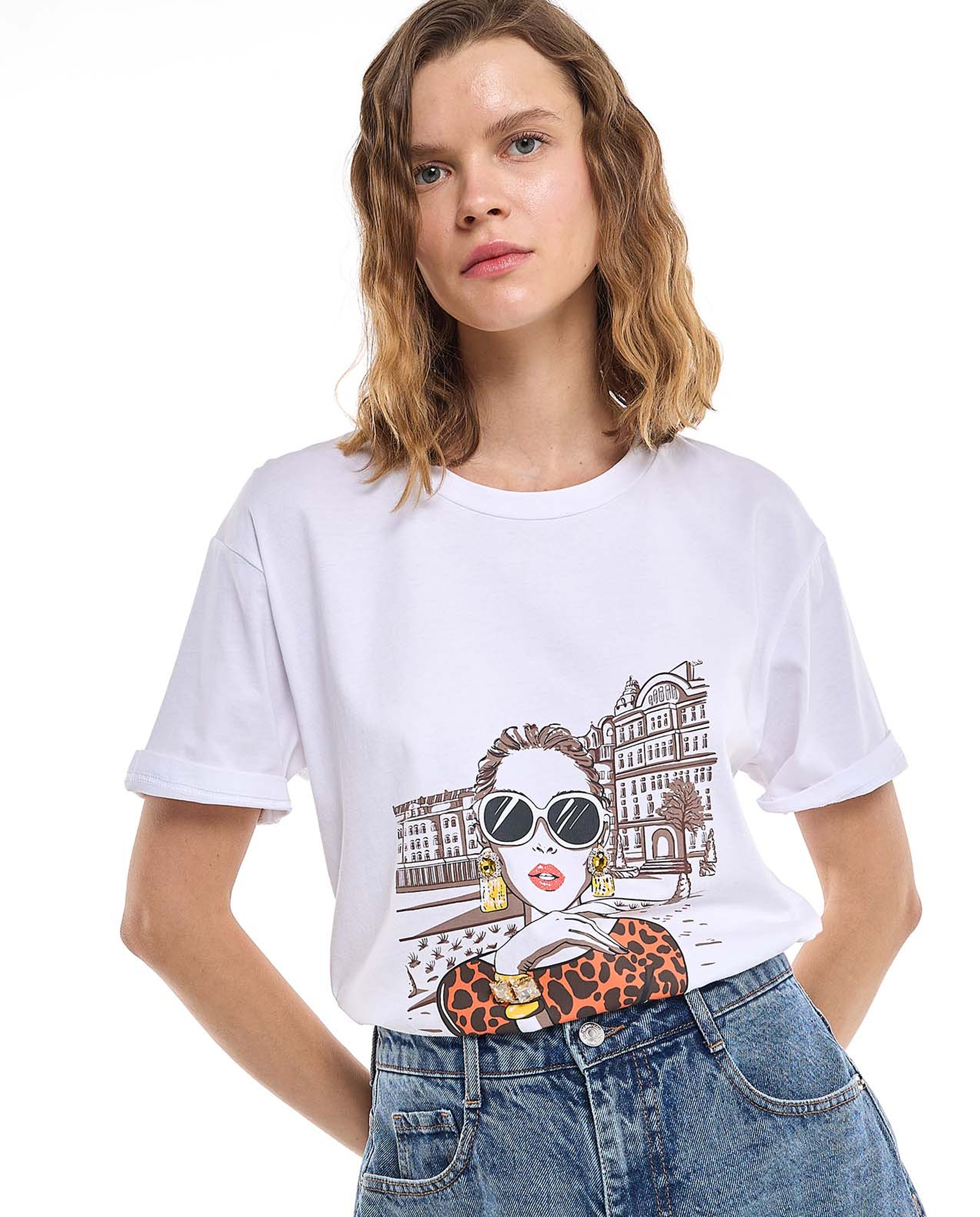 Graphic Print T-Shirt with Crew Neck and Short Sleeves