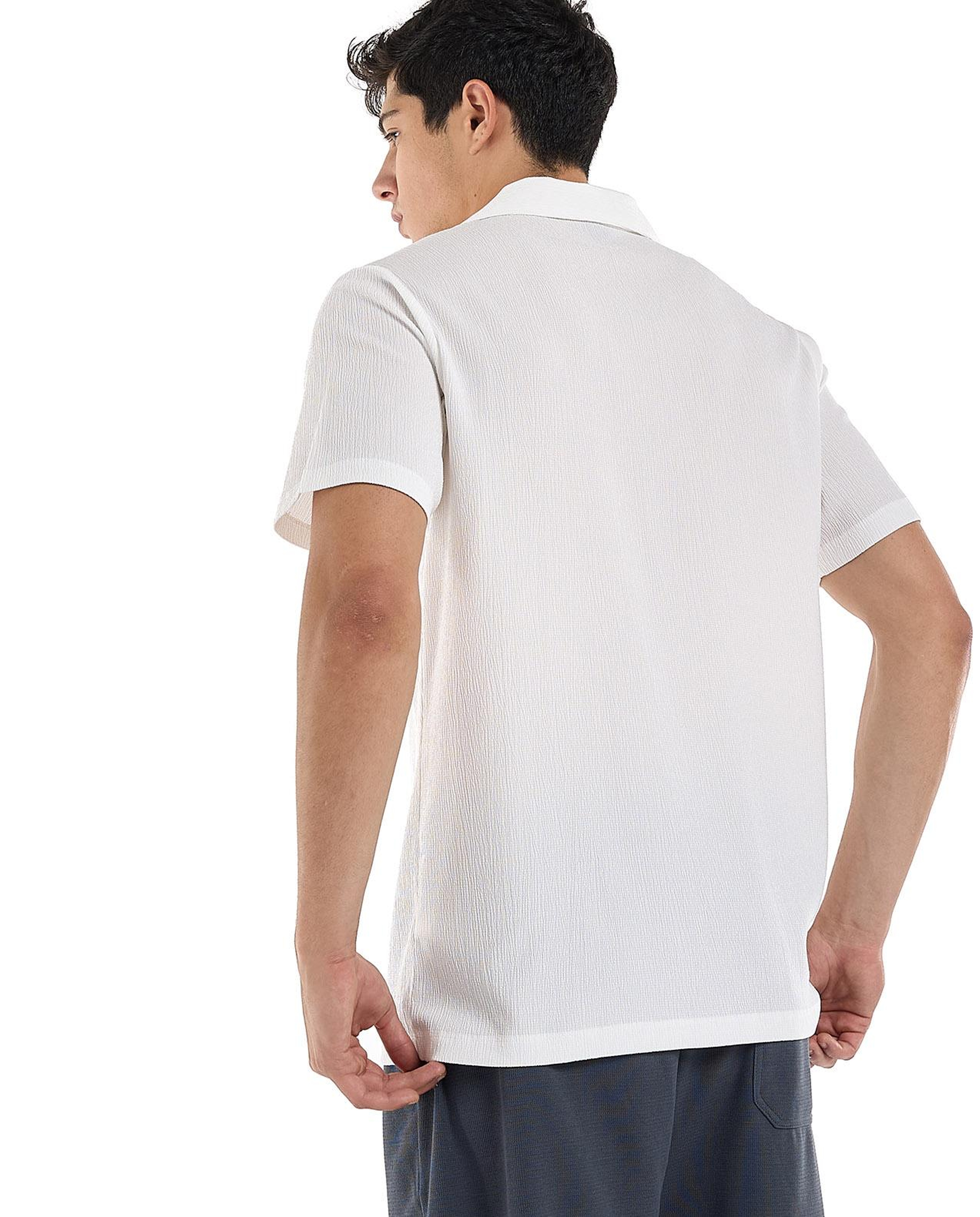 قميص بياقة ريفر وأكمام قصيرة