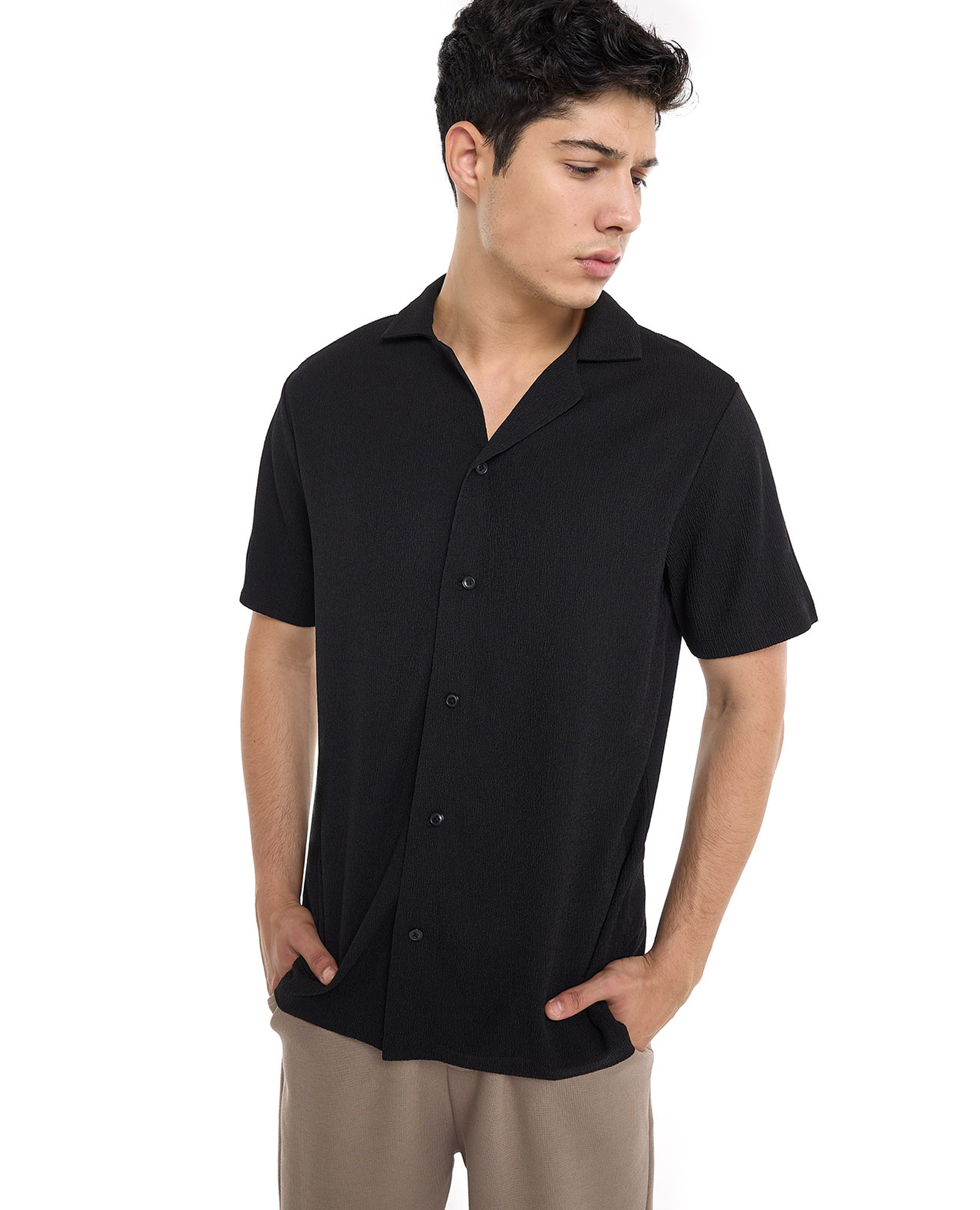 قميص بياقة ريفر وأكمام قصيرة