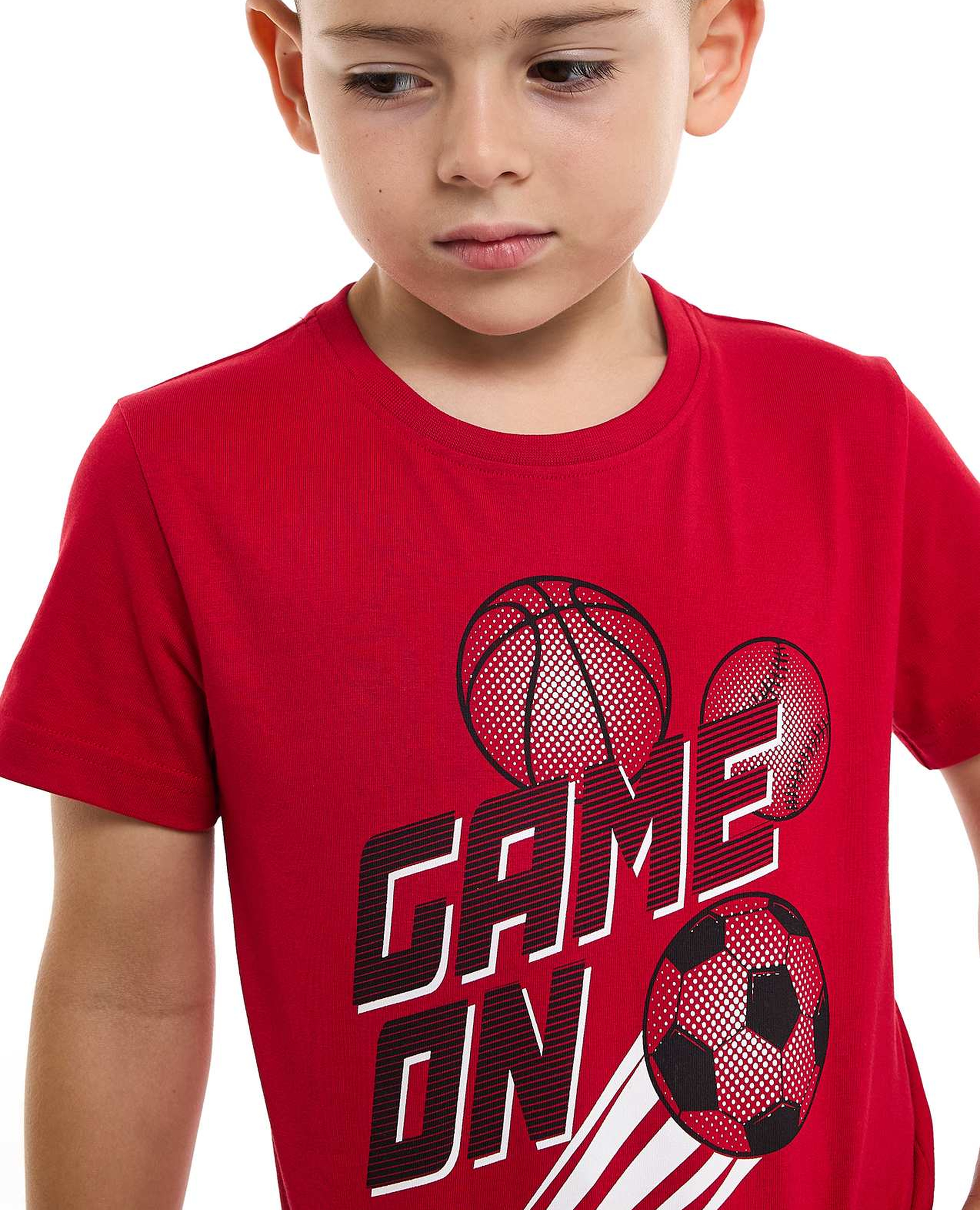 تيشيرت بطبعة بياقة مستديرة وأكمام قصيرة