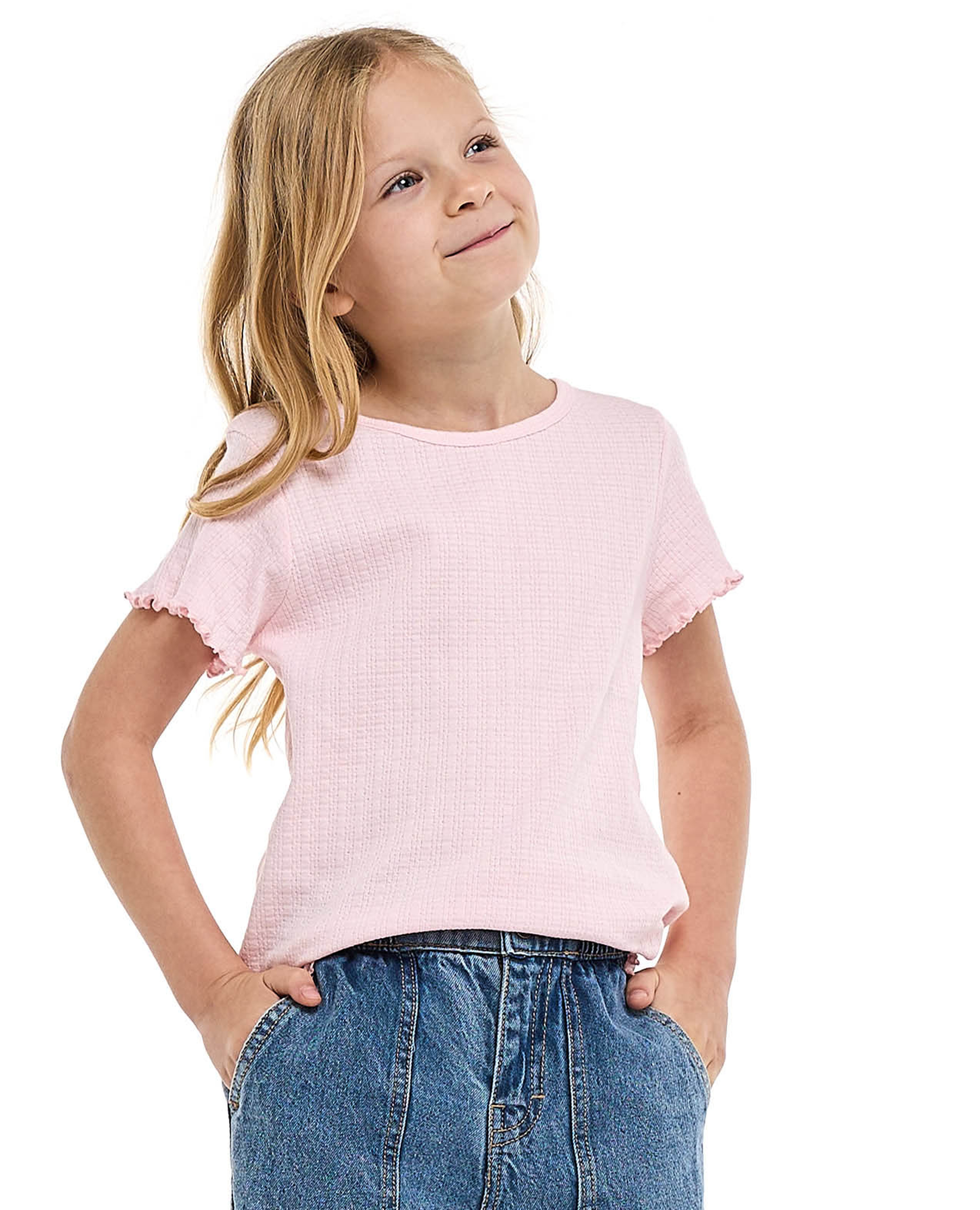 توب برقبة مستديرة وأكمام قصيرة