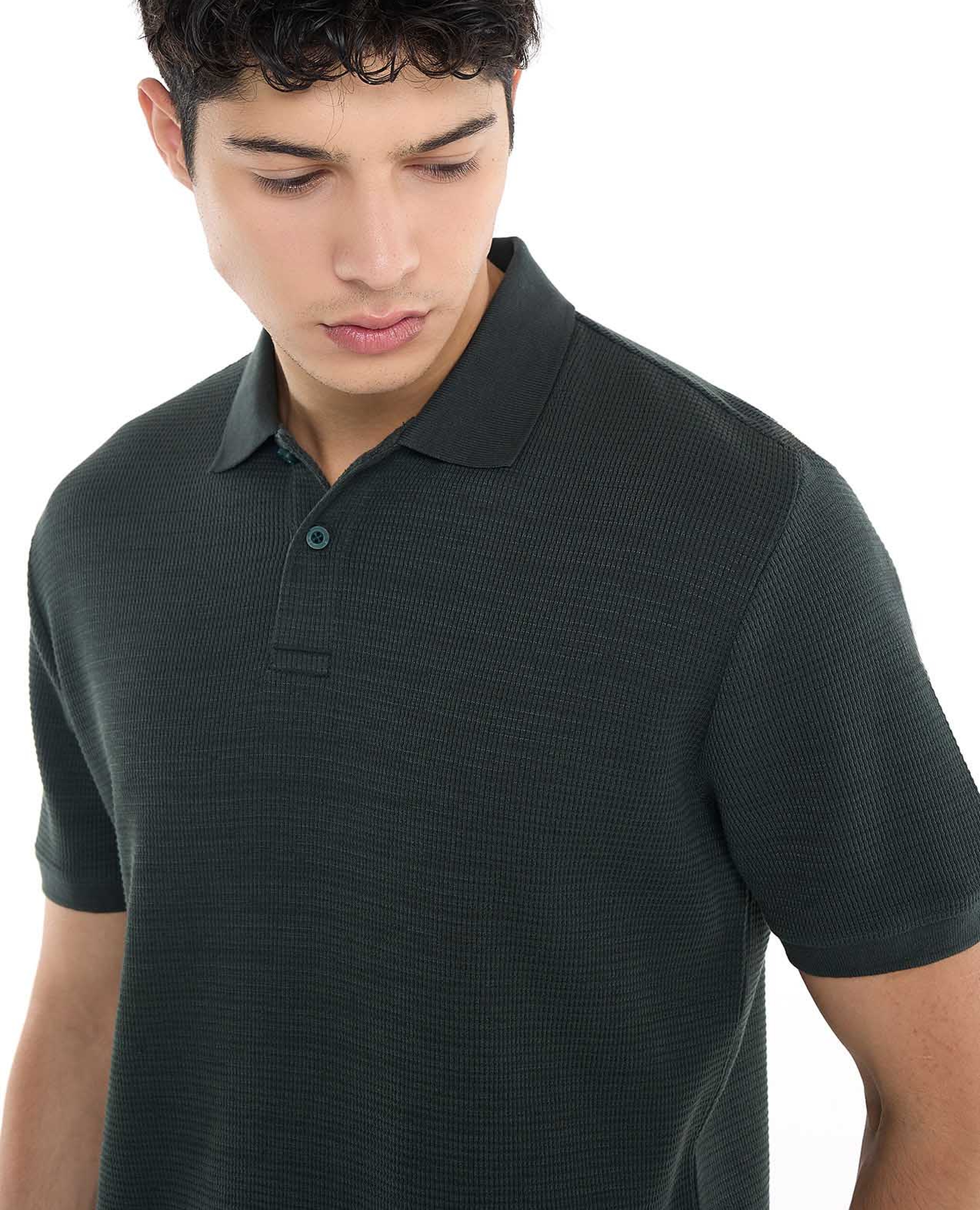 تيشيرت بولو سادة بملمس وأكمام قصيرة