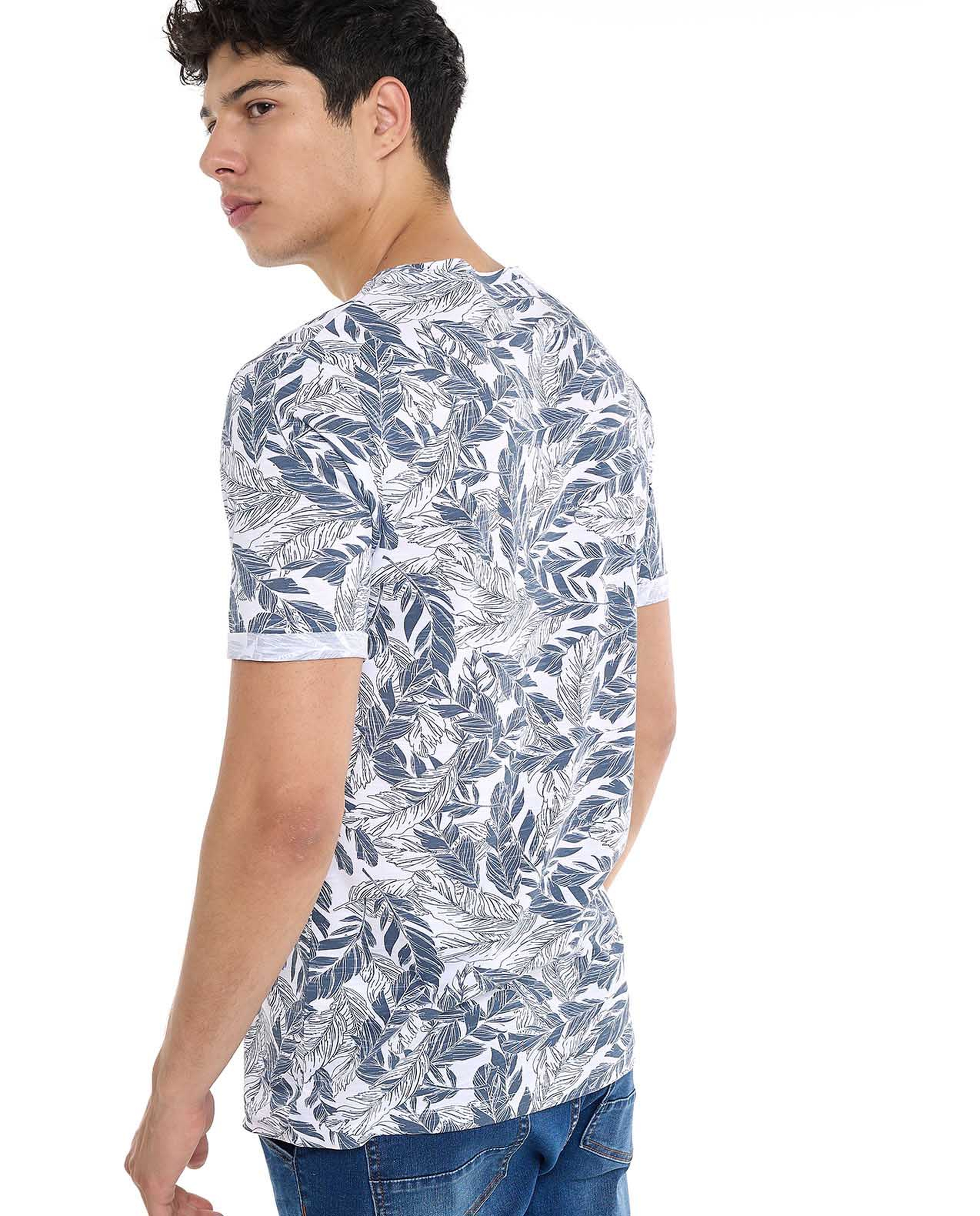 تيشيرت بطبعة برقبة مستديرة وأكمام قصيرة