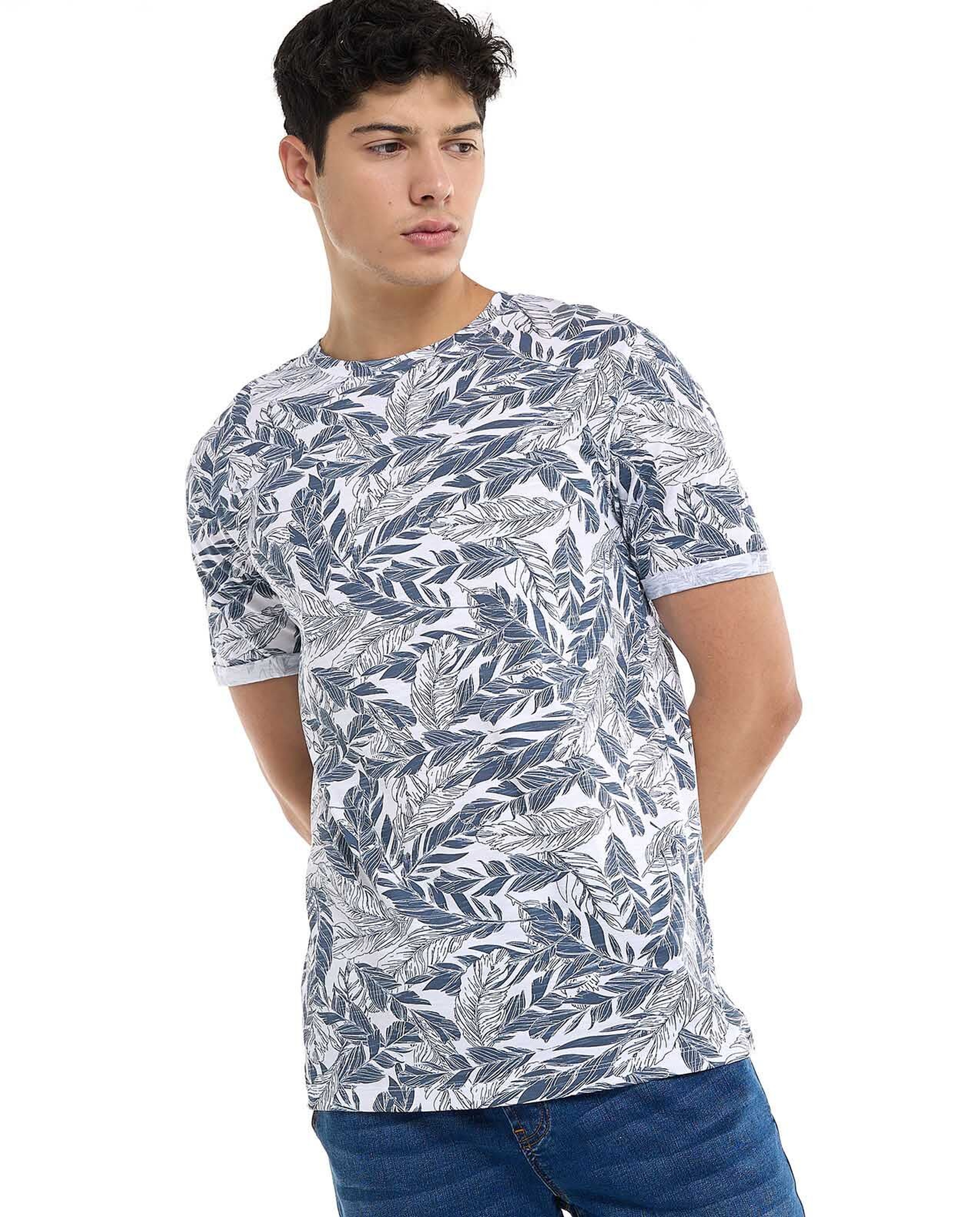 تيشيرت بطبعة برقبة مستديرة وأكمام قصيرة