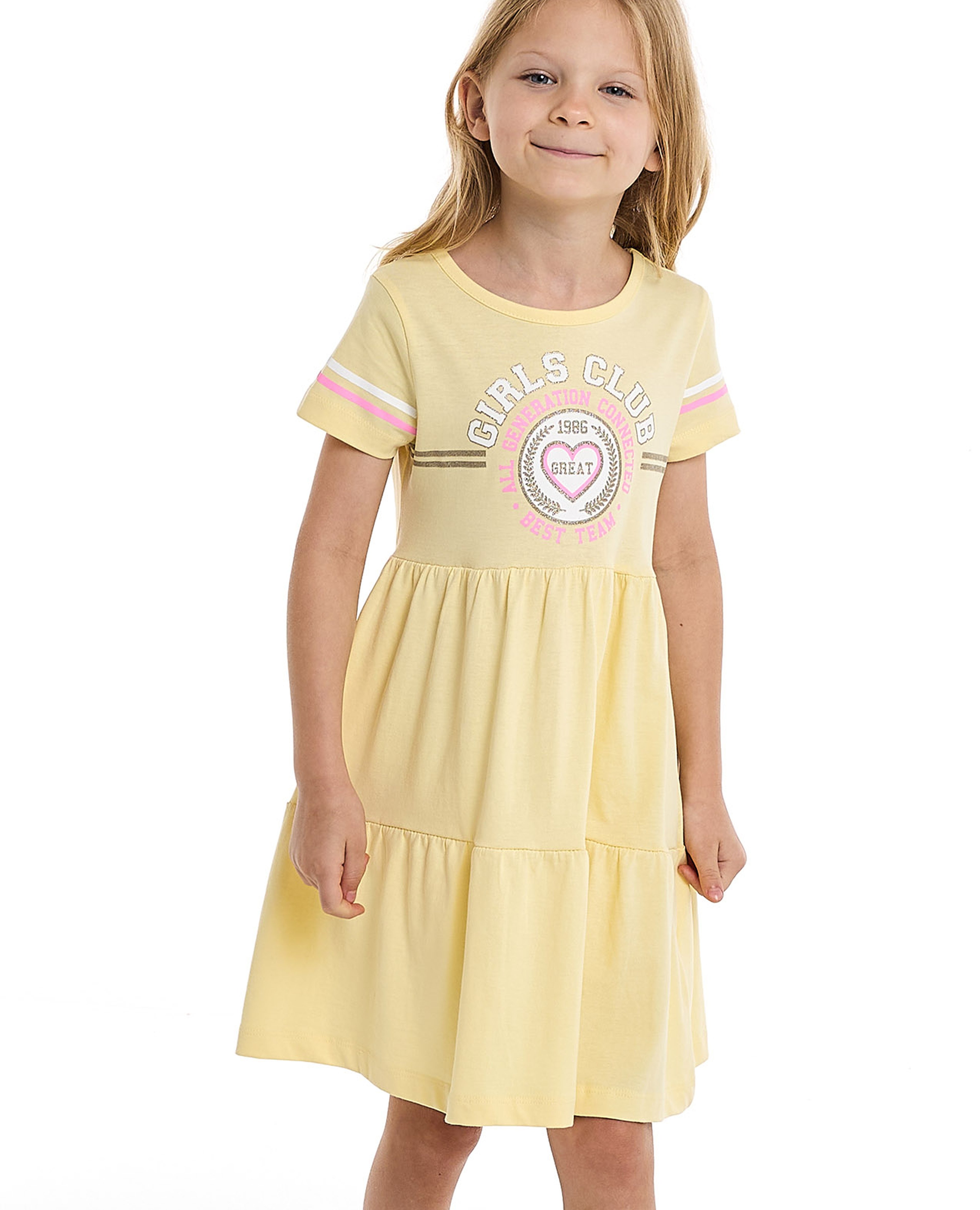 فستان بطبقة بطبعة برقبة مستديرة وأكمام قصيرة