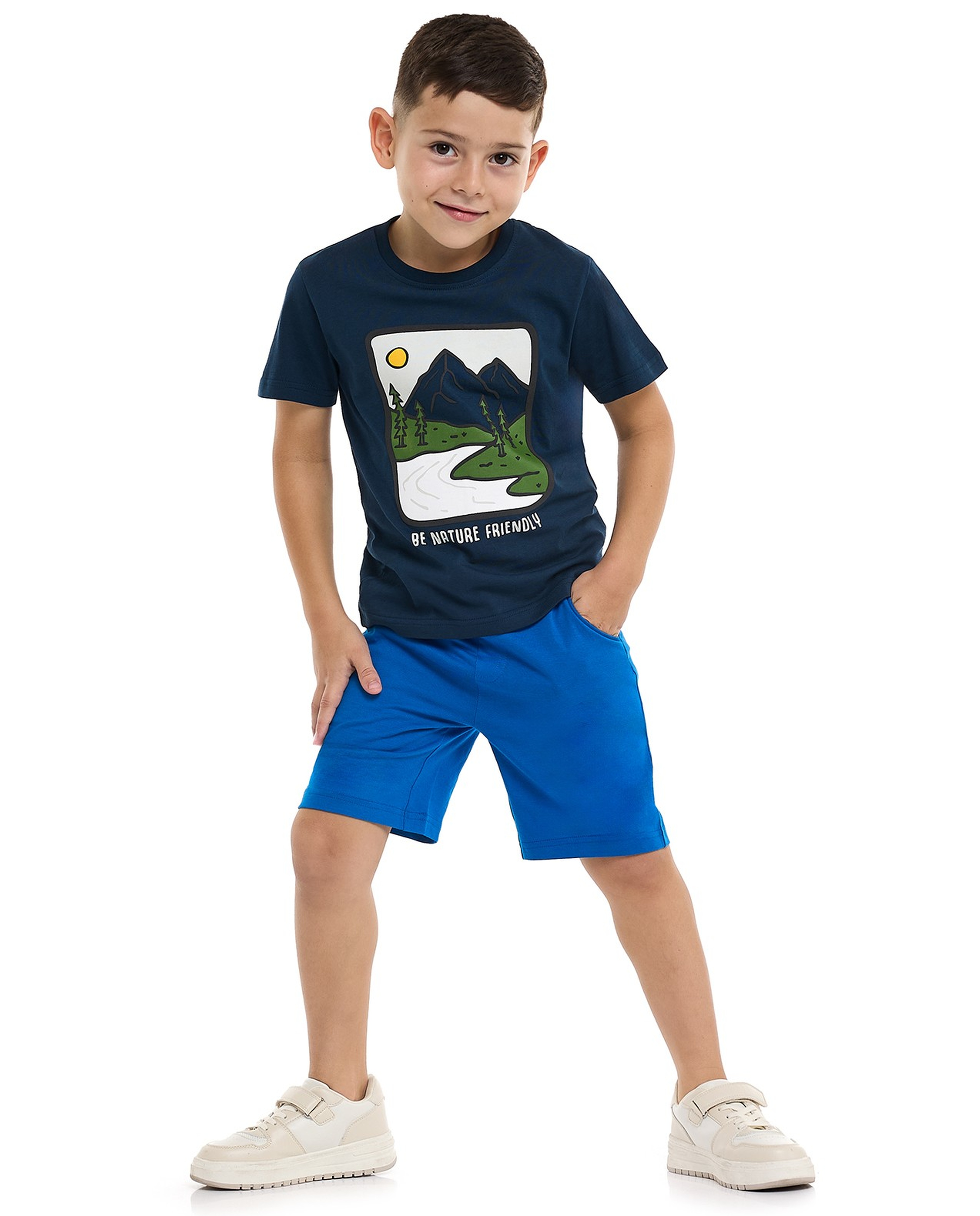 Graphic Print T-Shirt with Crew Neck and Short Sleeves