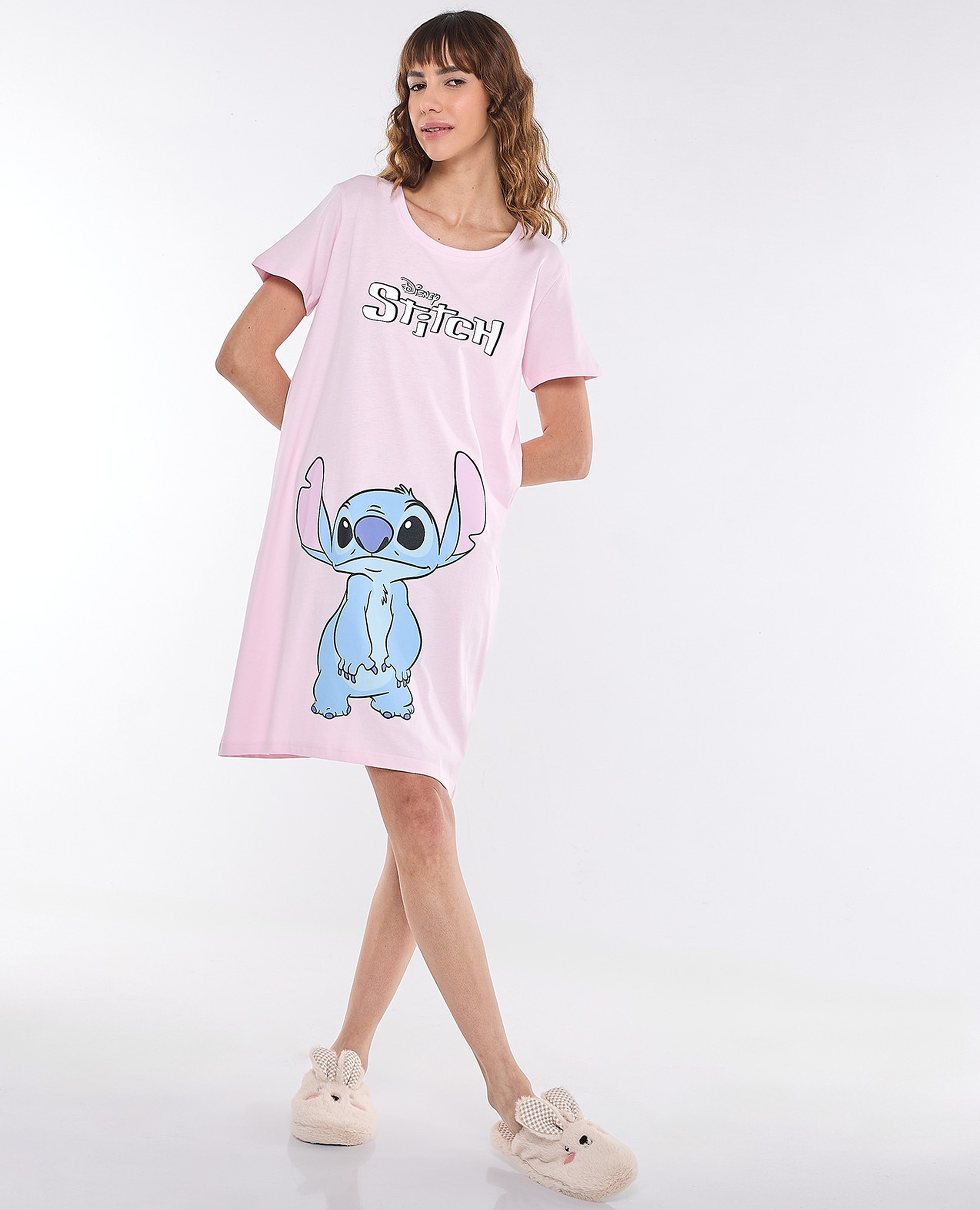 قميص نوم بطبعة ستيتش برقبة مستديرة وأكمام قصيرة