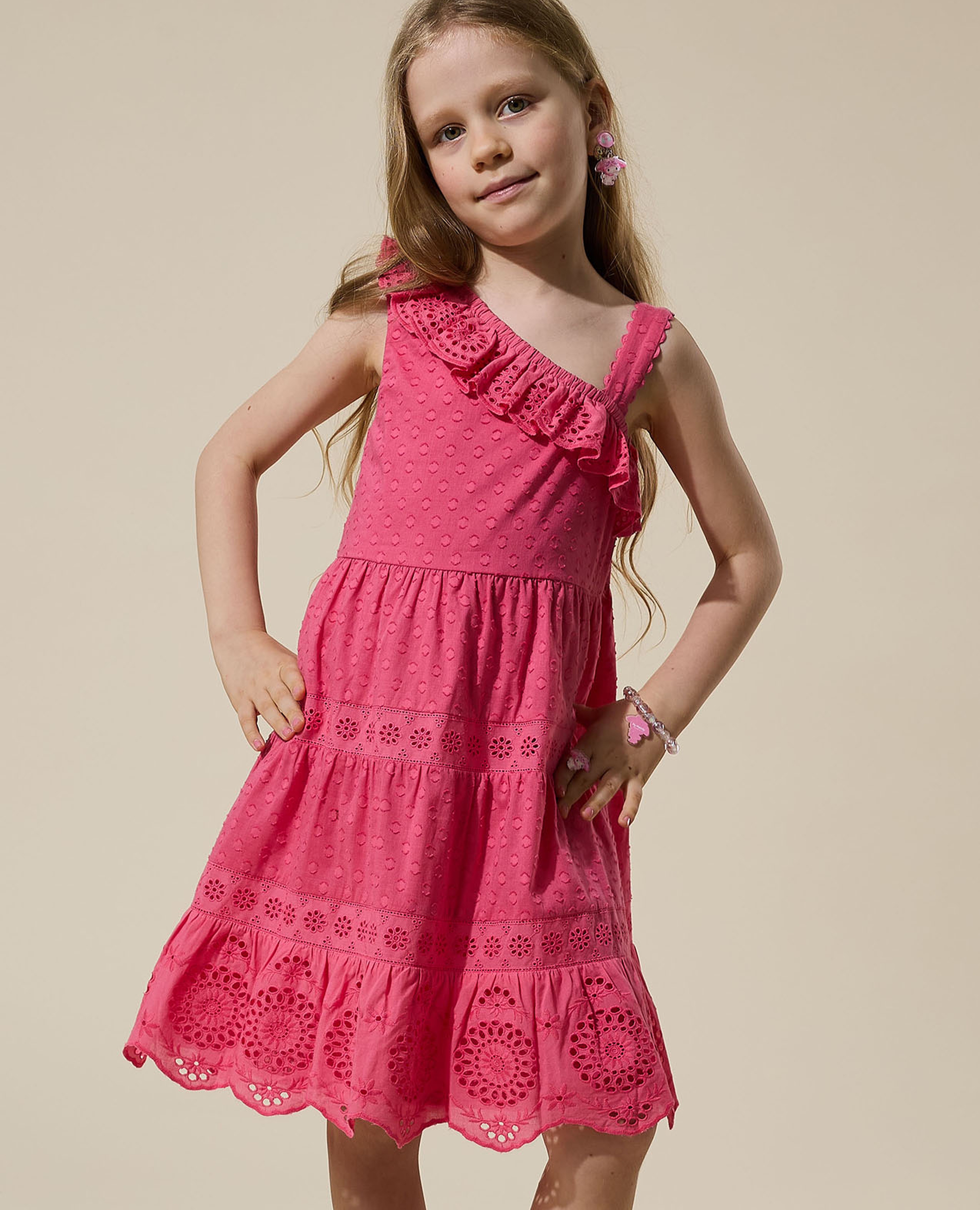 فستان بدون أكمام بكسرات ونقشة