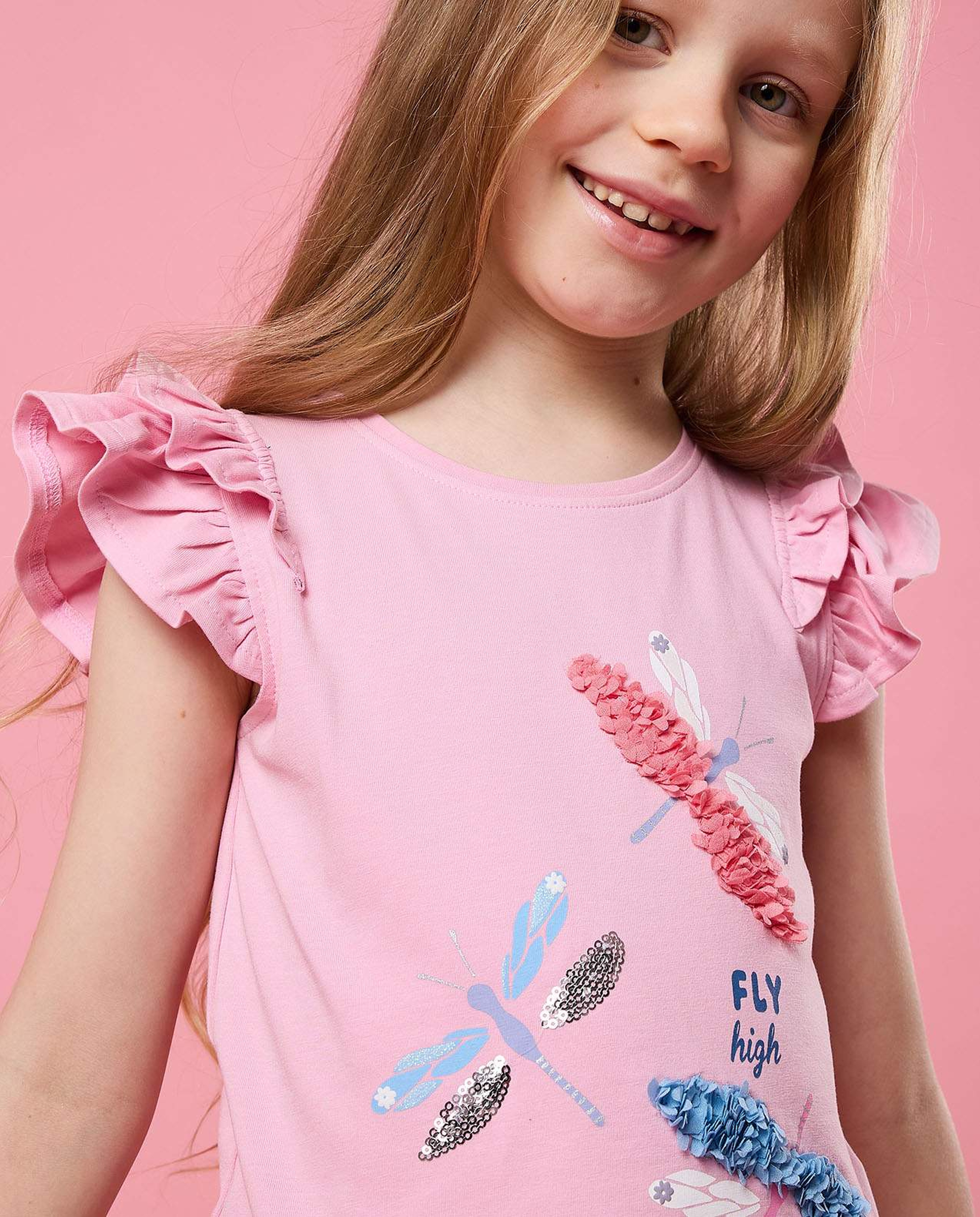 توب مزين بترتر برقبة مستديرة وأكمام بكشكشة