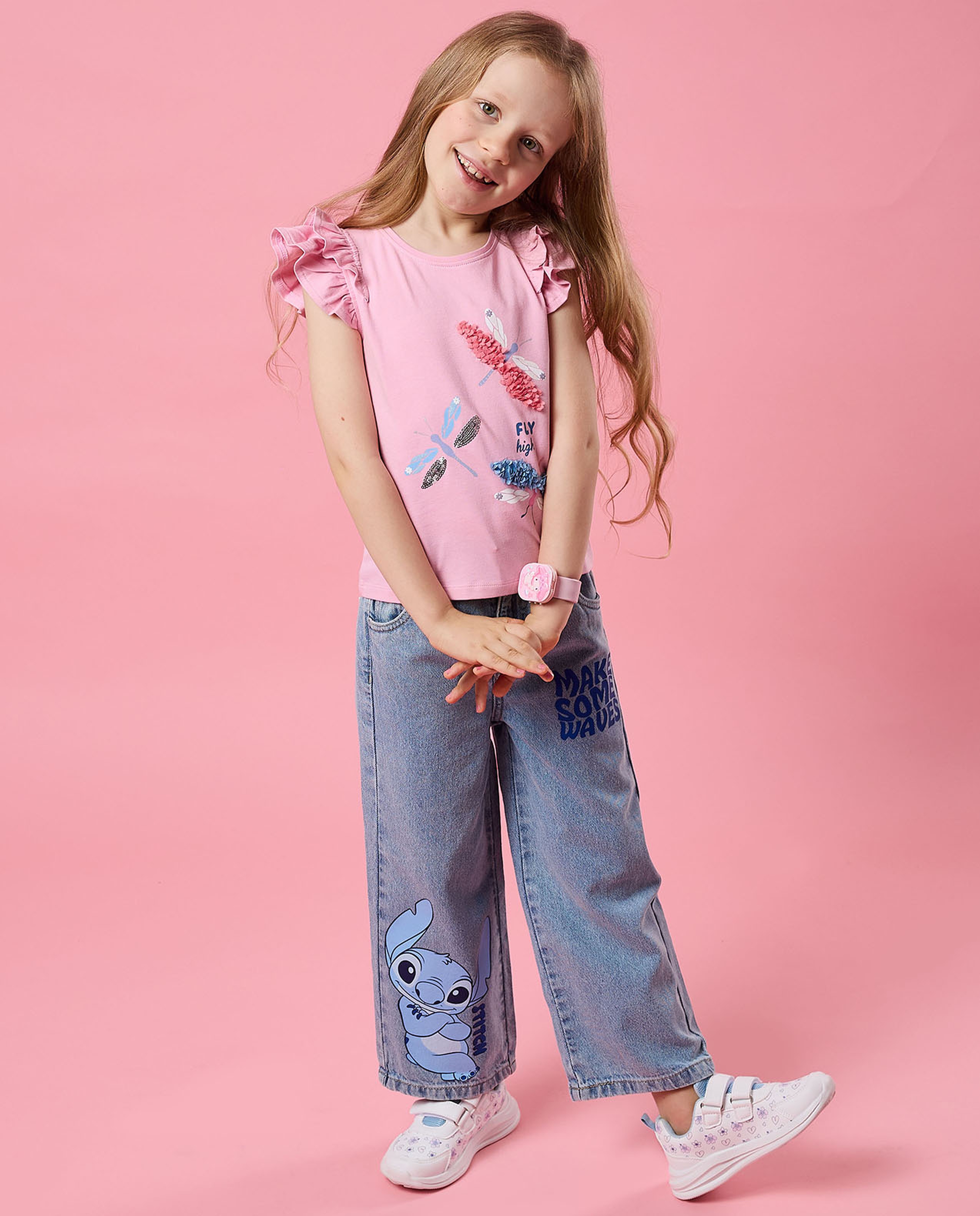 توب مزين بترتر برقبة مستديرة وأكمام بكشكشة