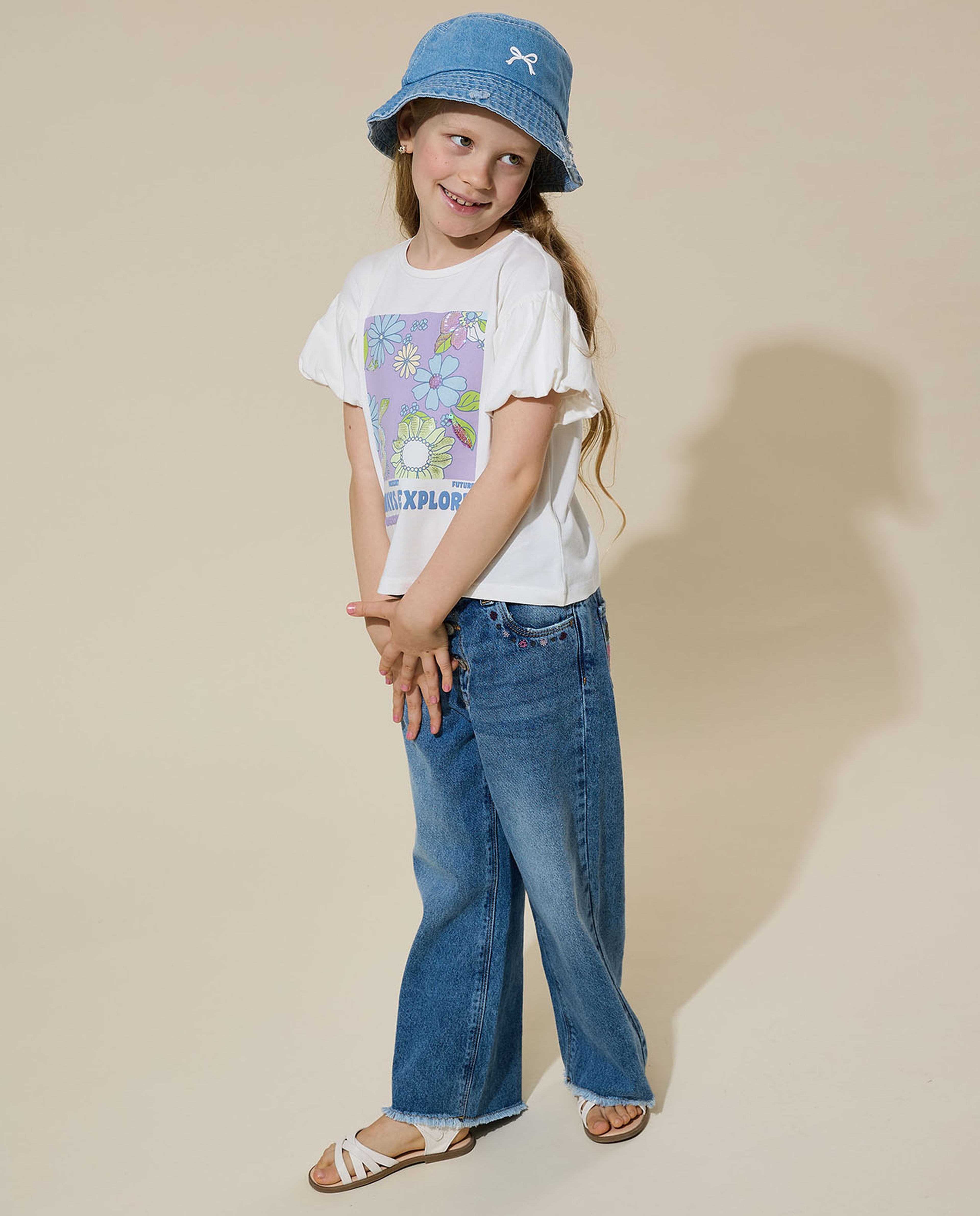 توب بطبعة برقبة مستديرة وأكمام باف