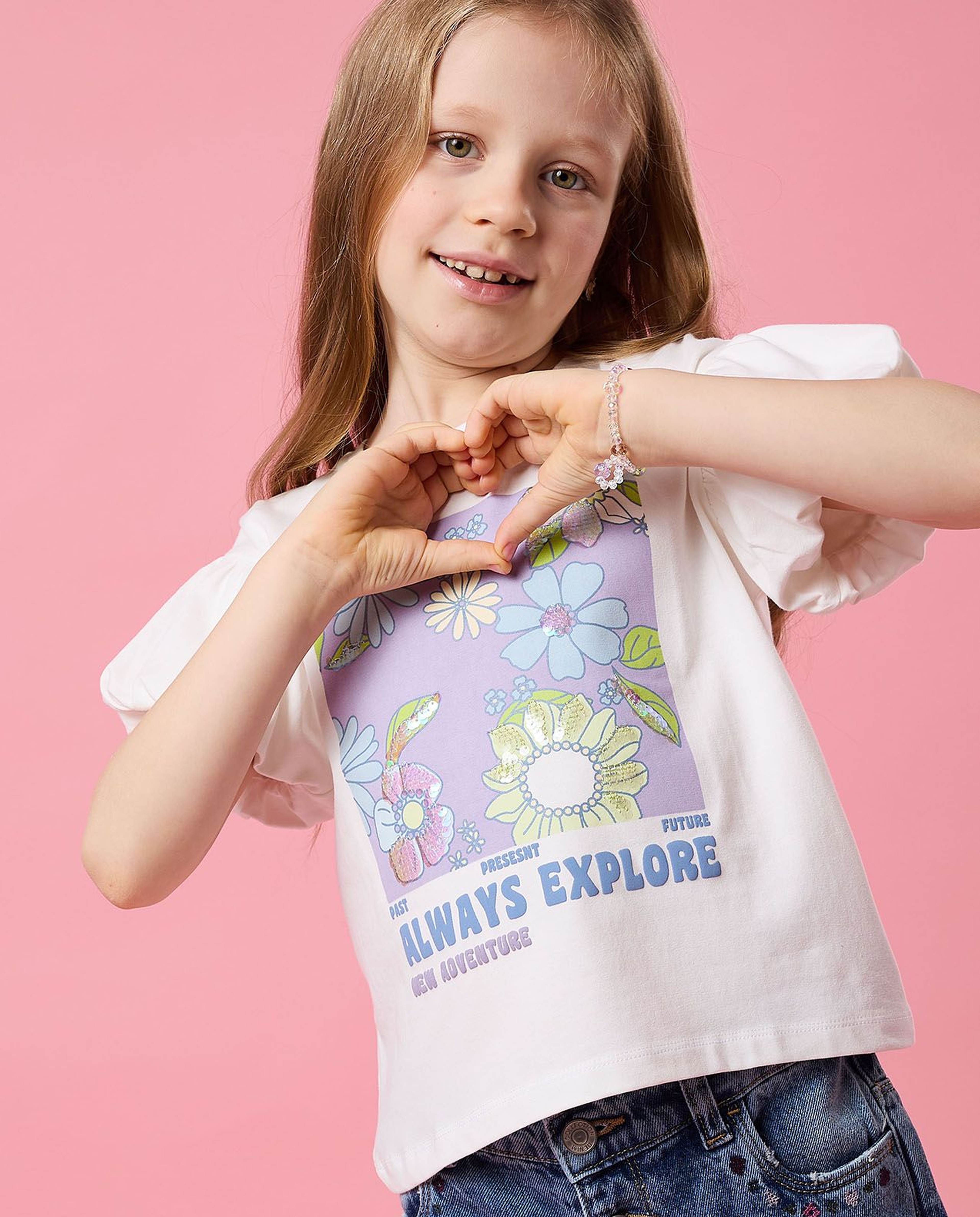 توب بطبعة برقبة مستديرة وأكمام باف