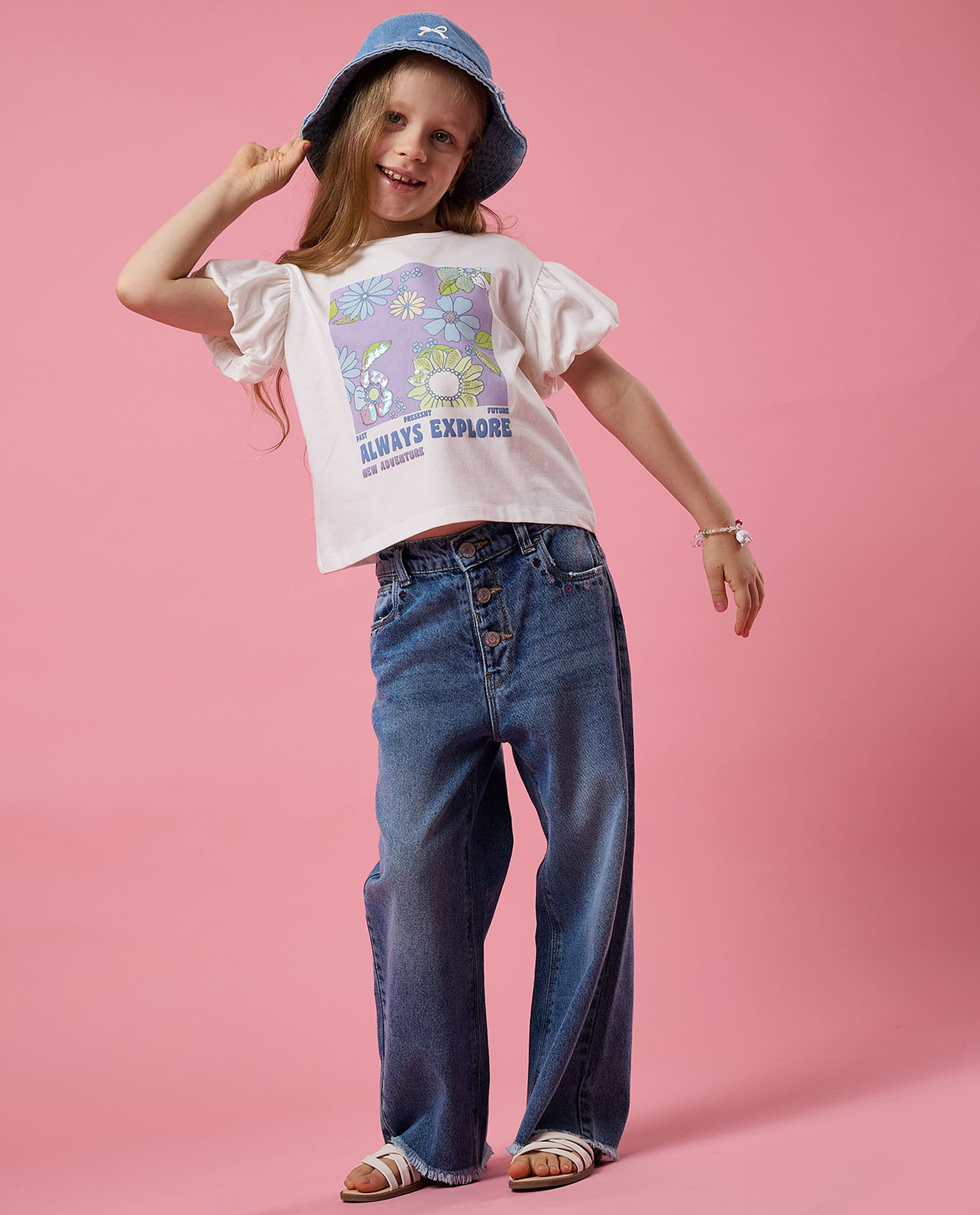 توب بطبعة برقبة مستديرة وأكمام باف