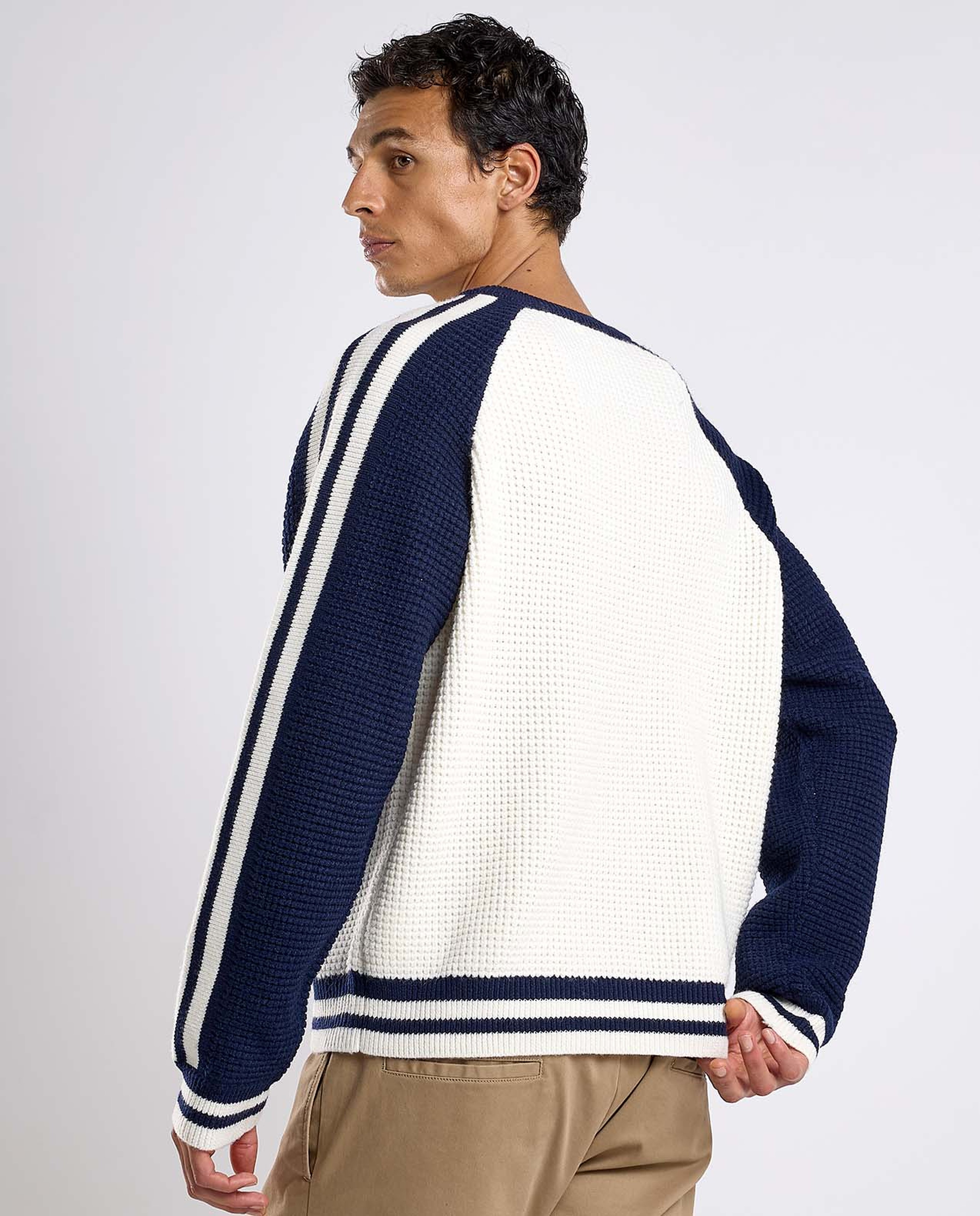 Color Block Sweater with V-Neck and Long Sleeves