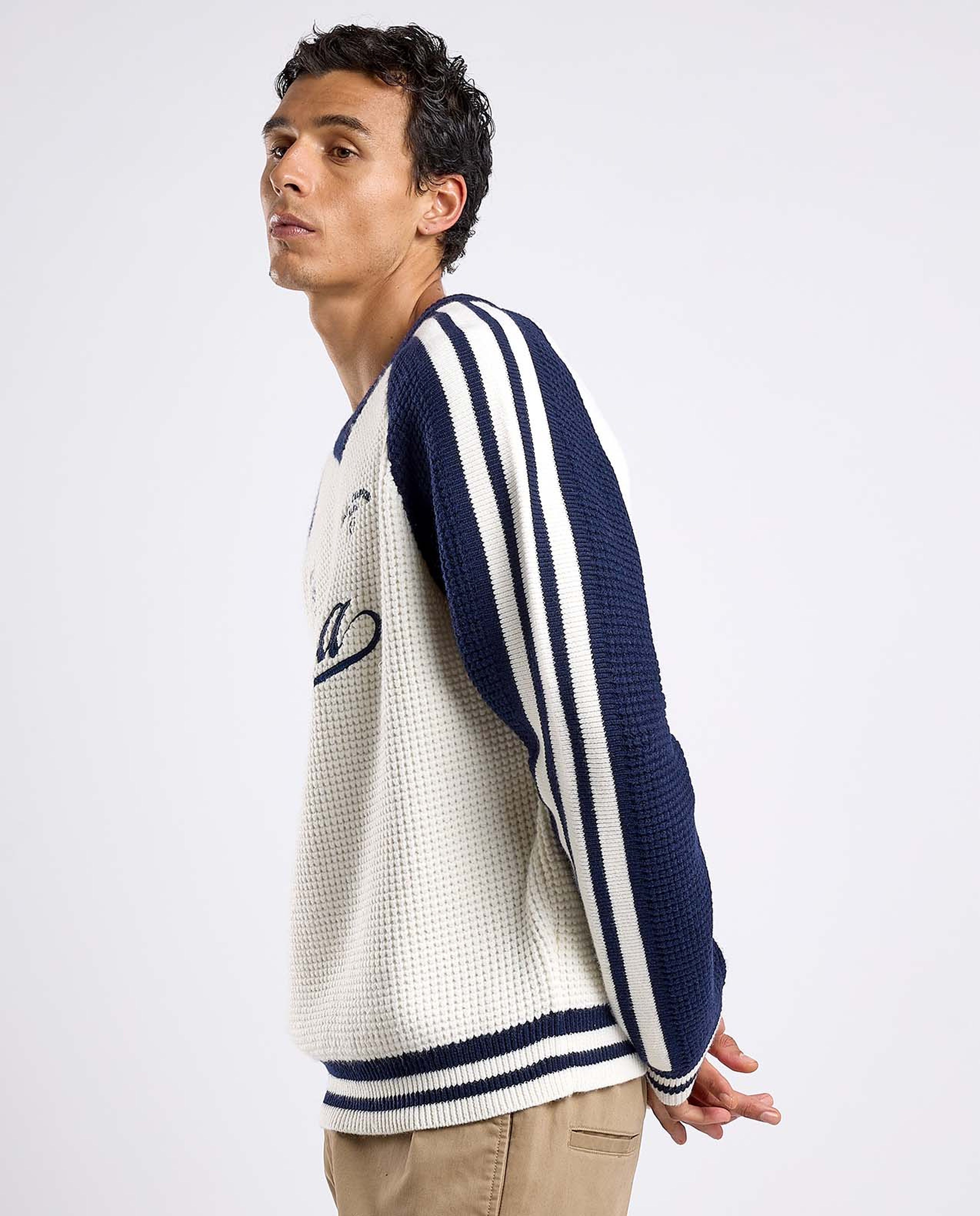 Color Block Sweater with V-Neck and Long Sleeves