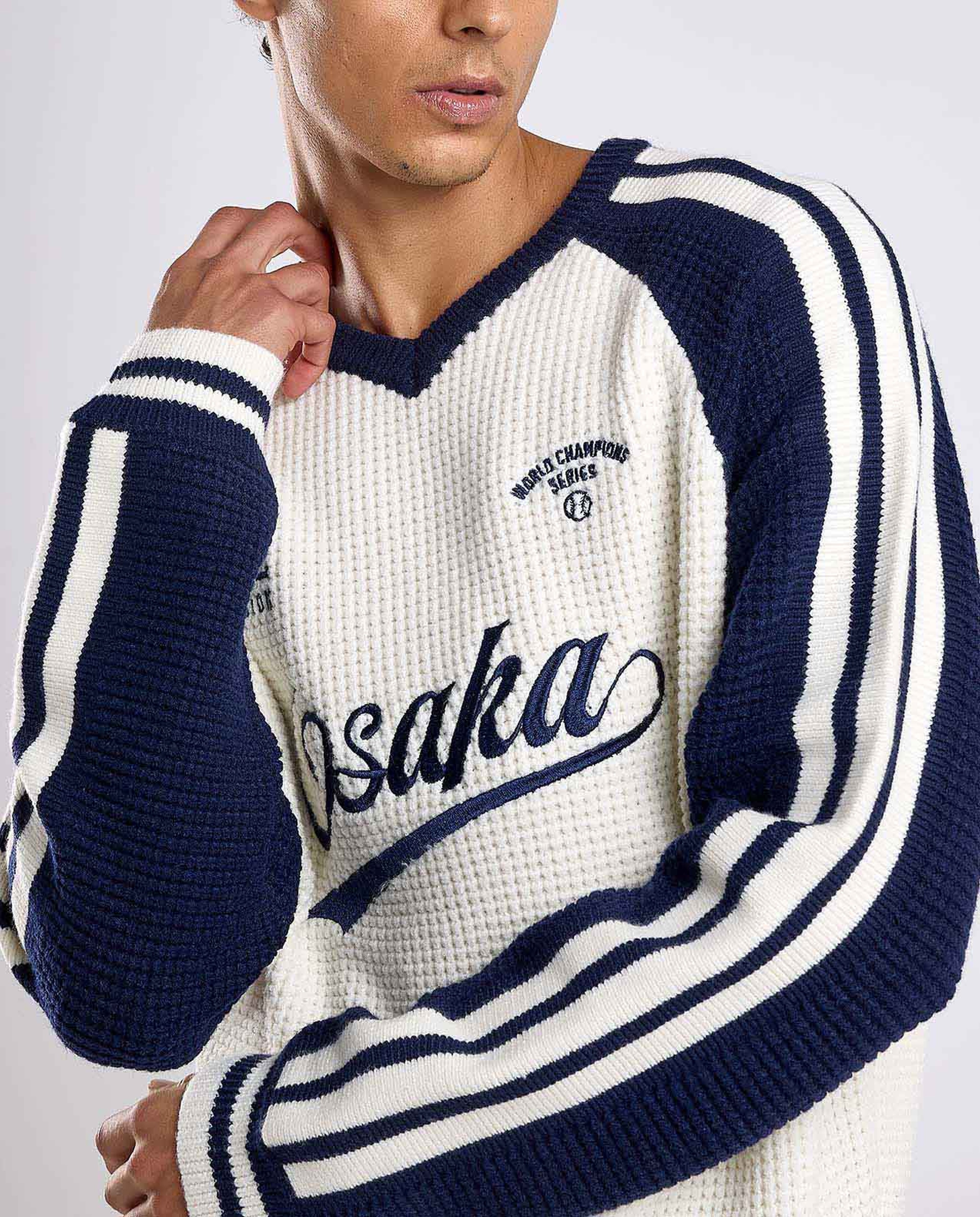 Color Block Sweater with V-Neck and Long Sleeves