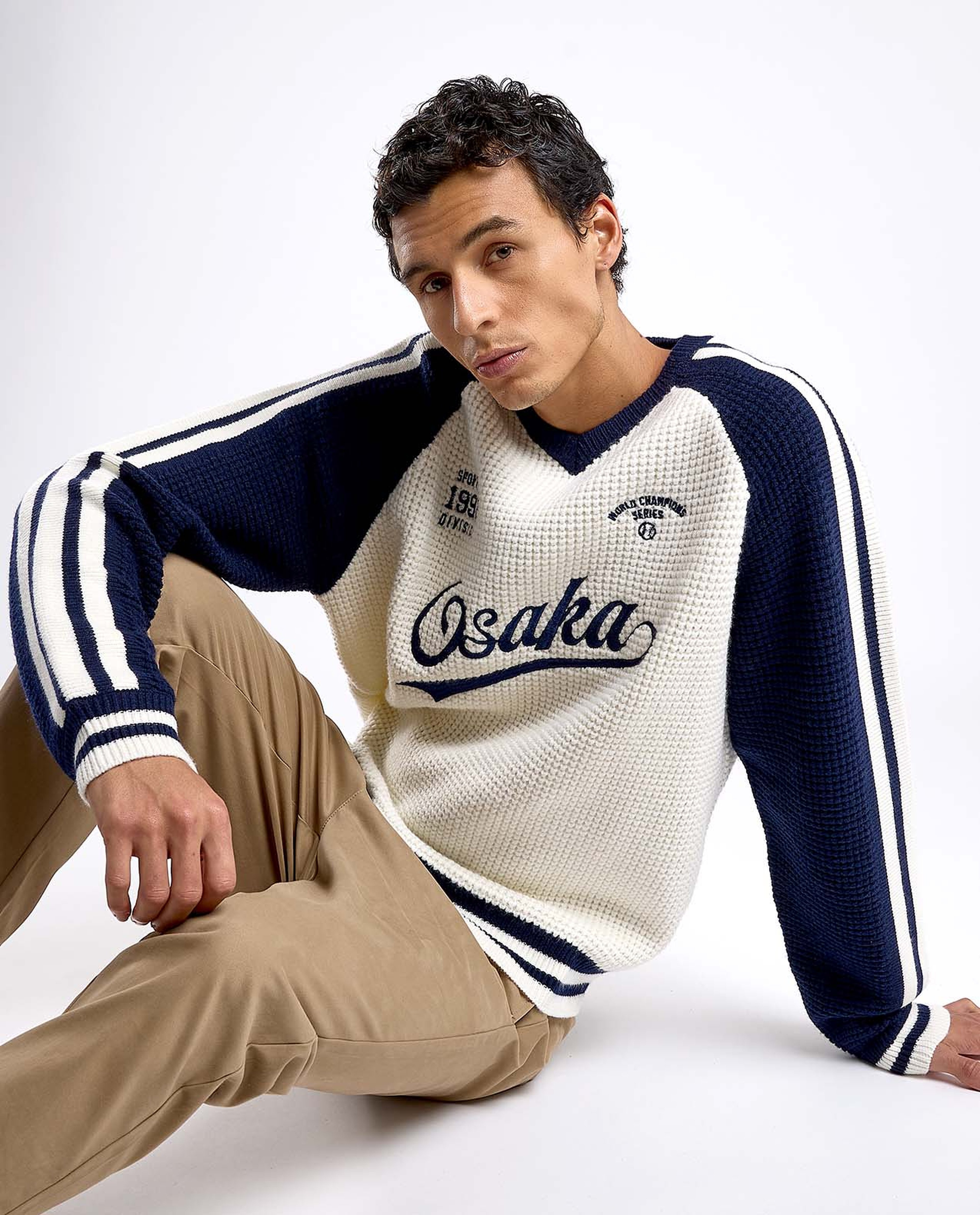 Color Block Sweater with V-Neck and Long Sleeves