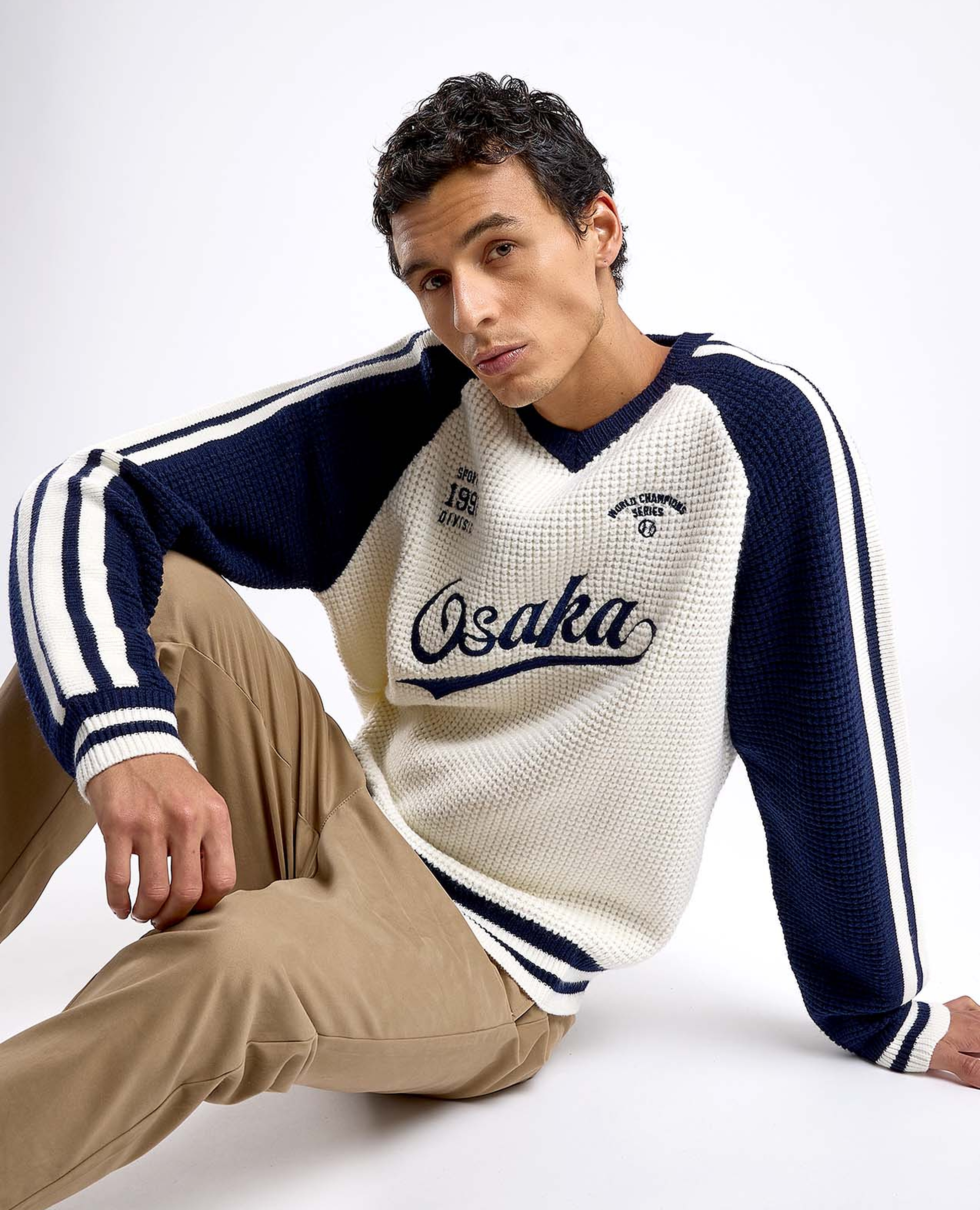 Color Block Sweater with V-Neck and Long Sleeves