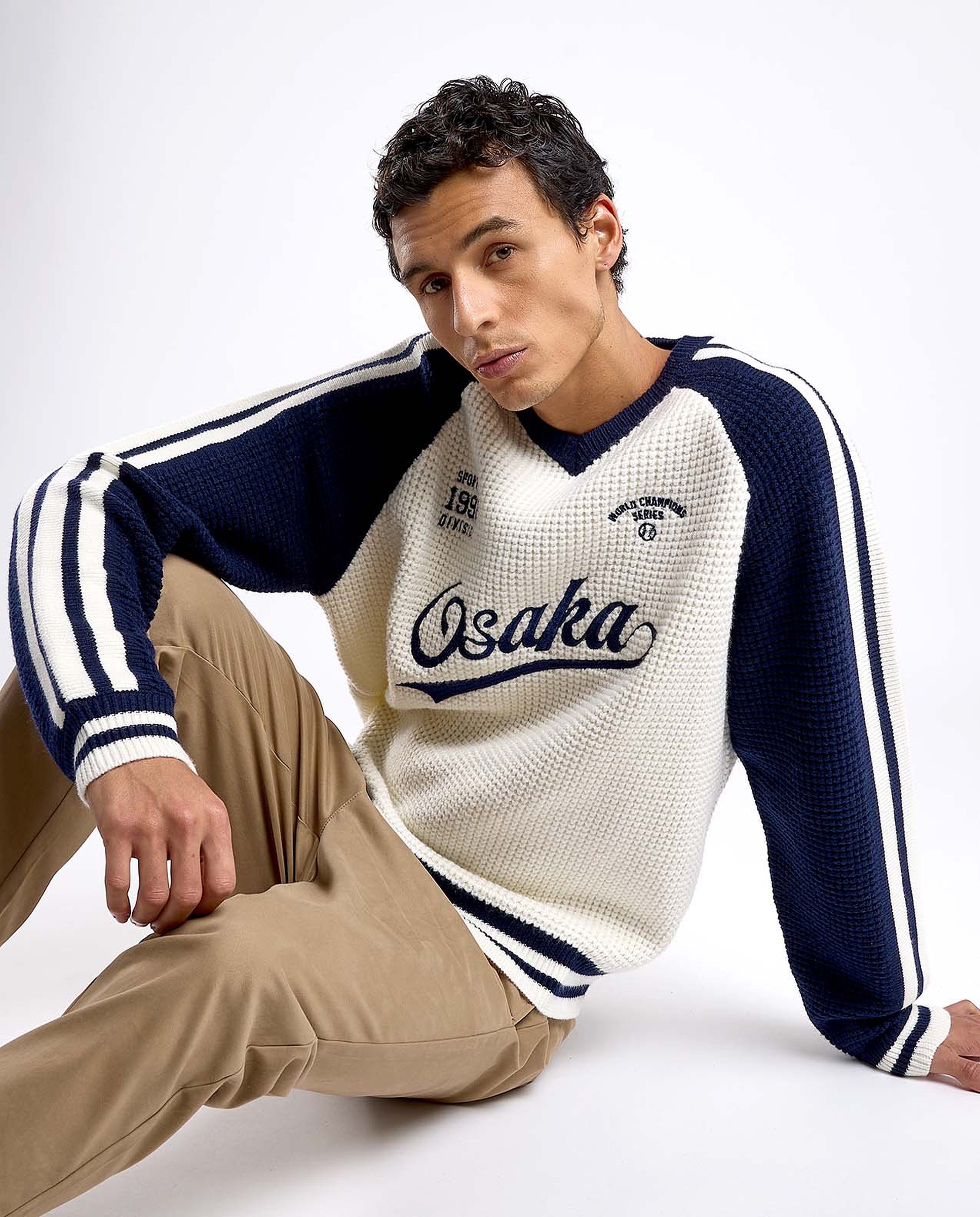 Color Block Sweater with V-Neck and Long Sleeves