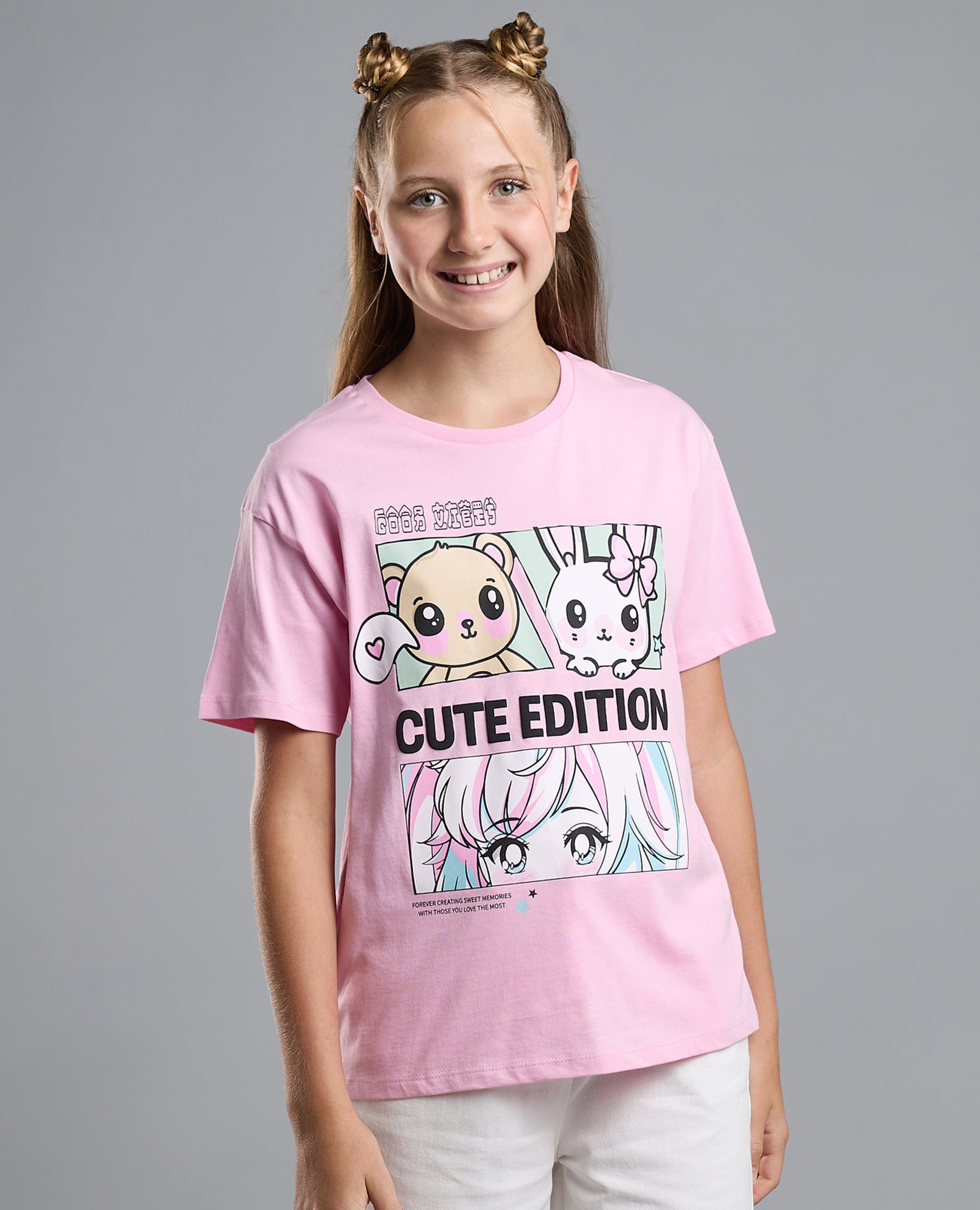 تيشيرت بطبعة برقبة دائرية وأكمام قصيرة