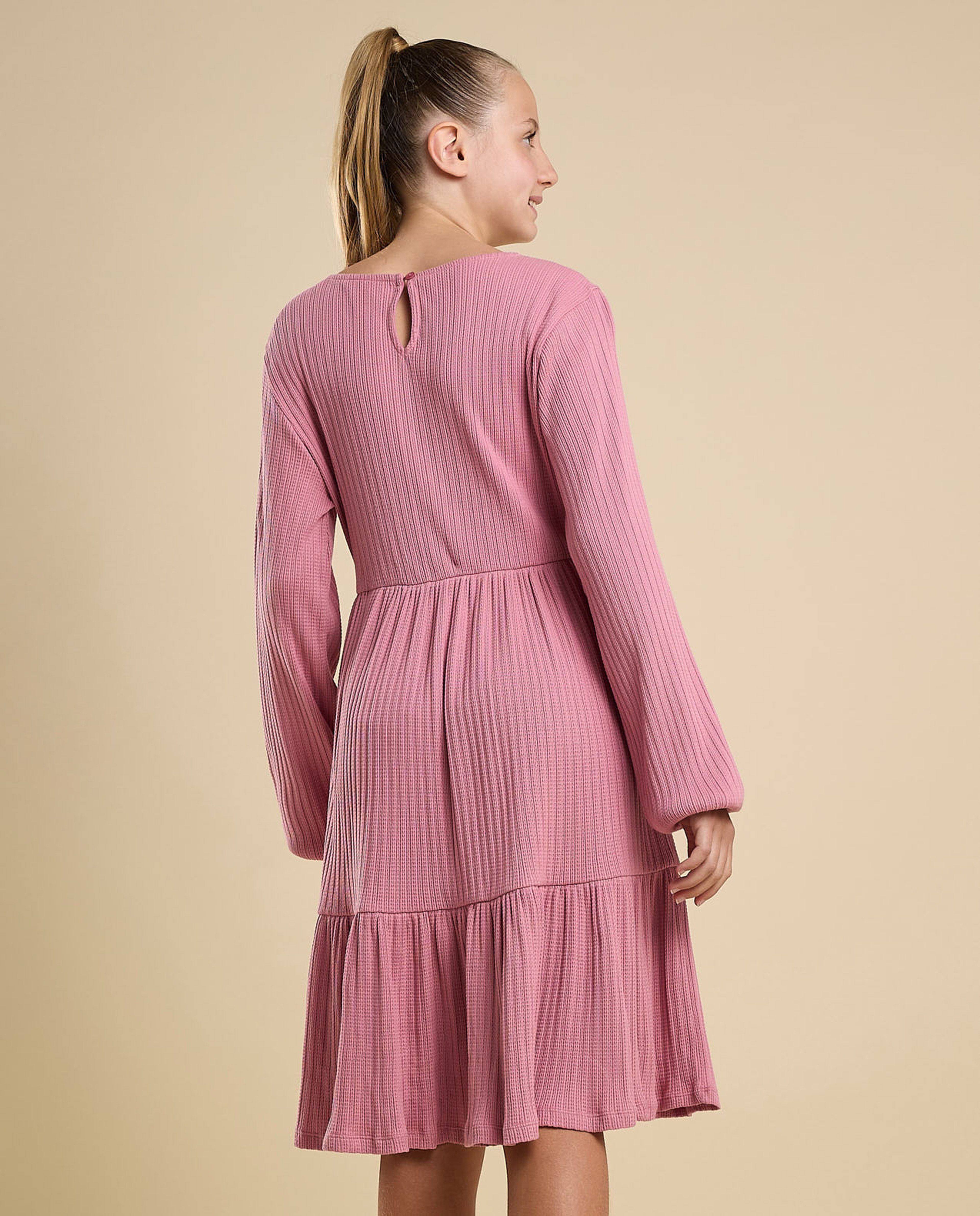Ribbed Tired Dress with Crew Neck and Long Sleeves